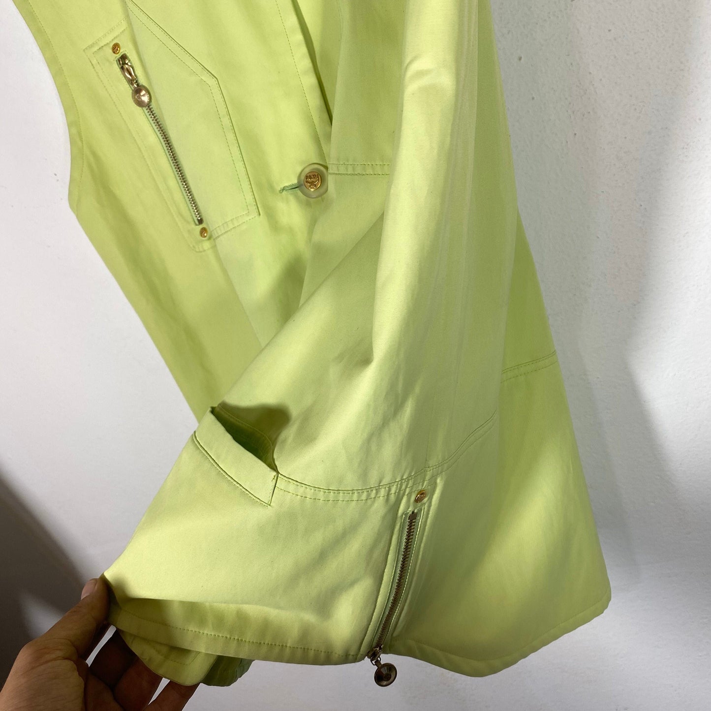 McM München light salad green vest /jacket with carved golden zippers, cool and mint
