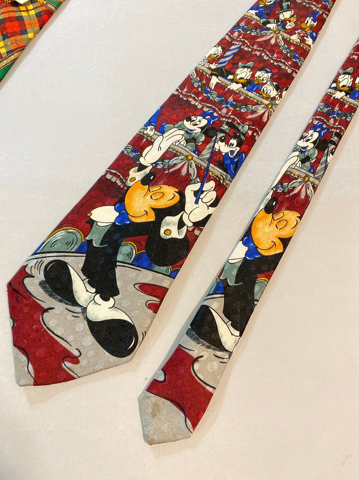 Disney official silk ties made in Italy, Goofy, Donald, Mickey, 101 Dalmatians, Minnie, mint condition.