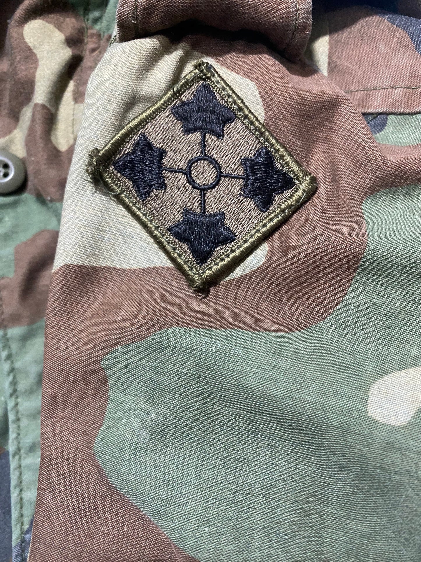 M65 Alpha Industries woodland camo military cotton canvas coat made in USA, 1981 issued piece with patches, S regular