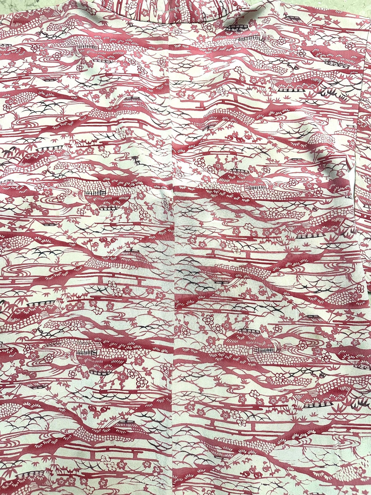 Traditional Japanese cream color kimono w iconic red tones print, pure silk, 1950s circa, great cond.