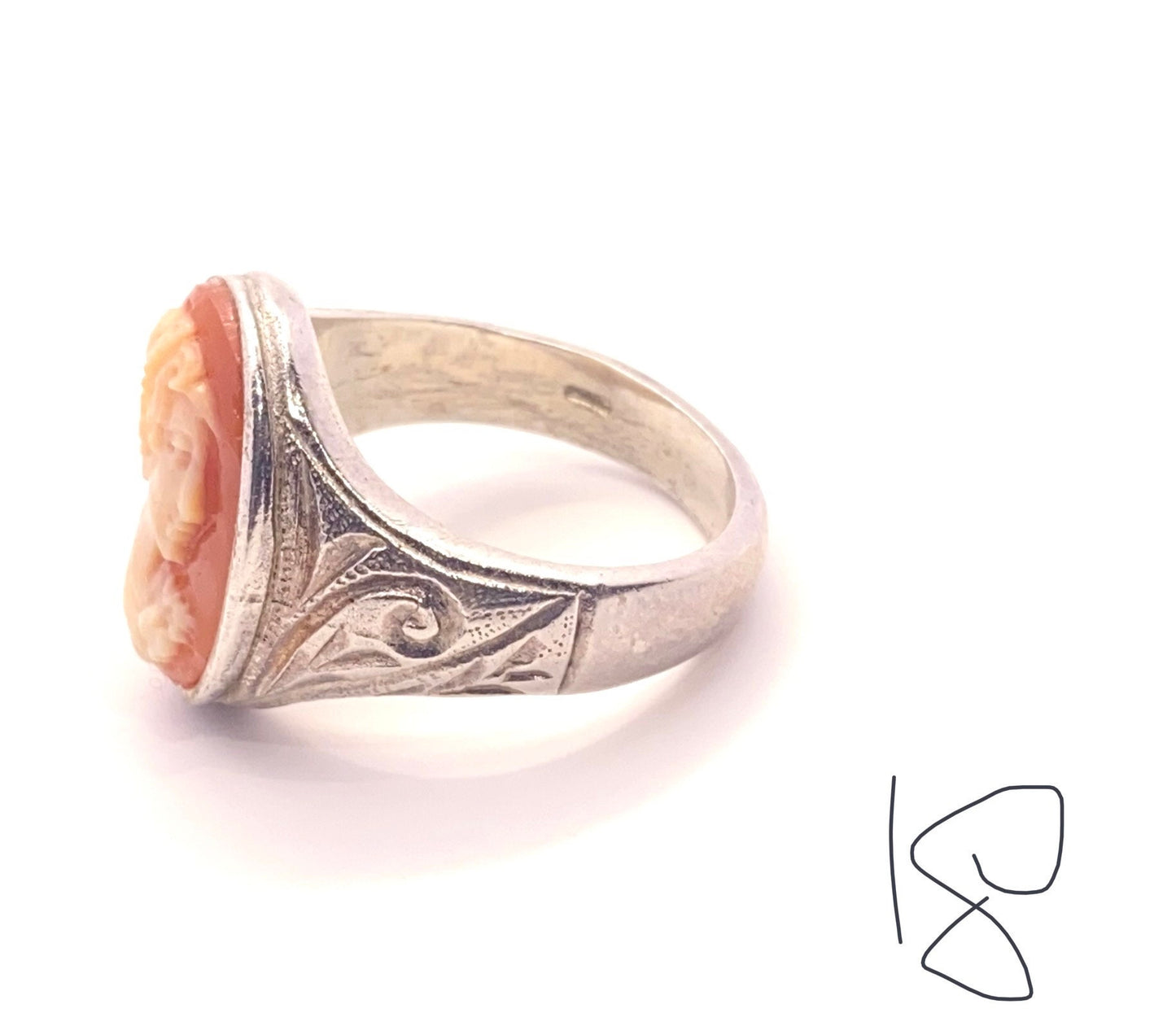 Victorian lady & flowers shell-coral cameo on a classic signet 925 silver decó style ring; classic Italian jewelry NOS 50s