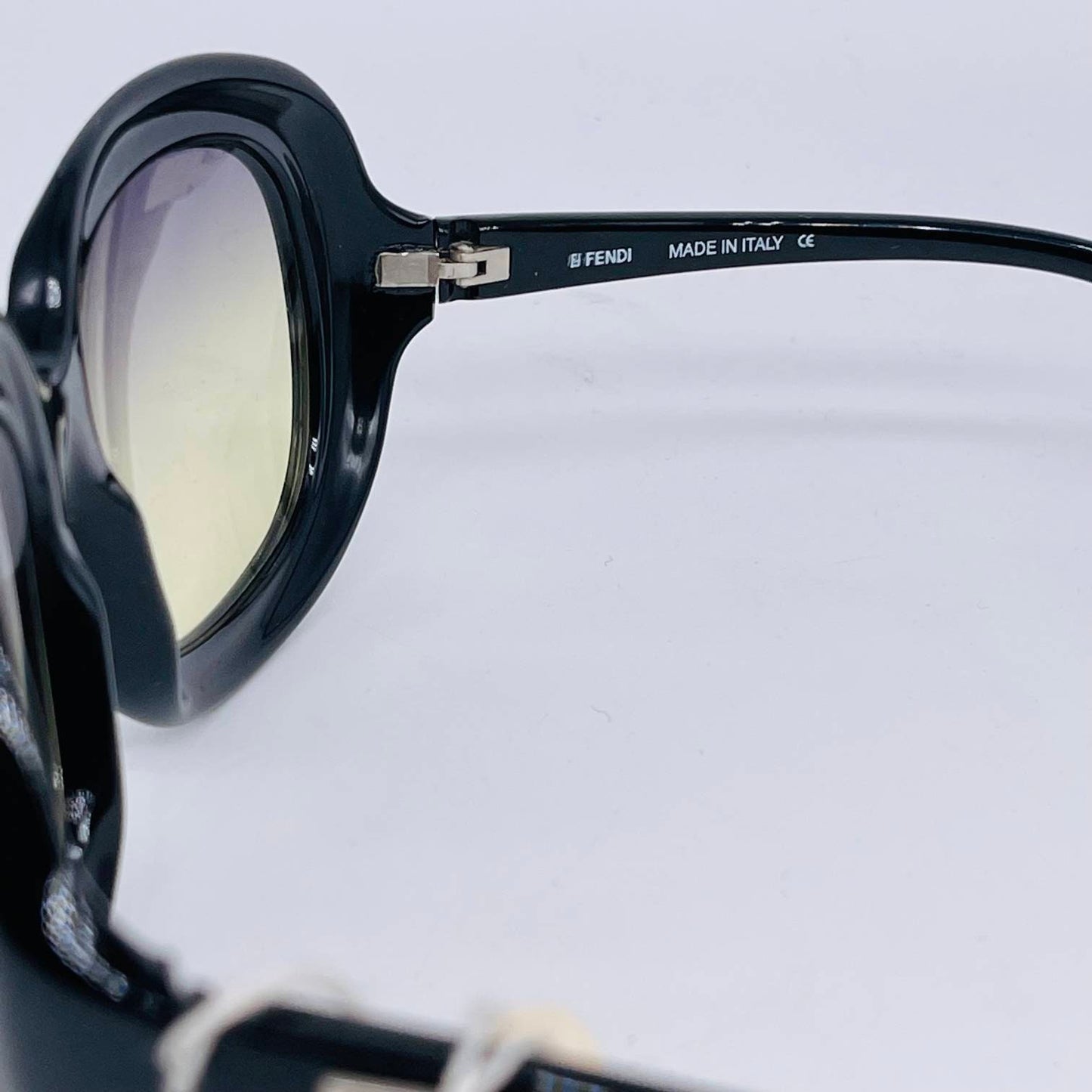 Fendi SL 7676 occhiali da sole ovali in acetato nero con dettagli logo FF sulle aste, NOs anni '90, menta