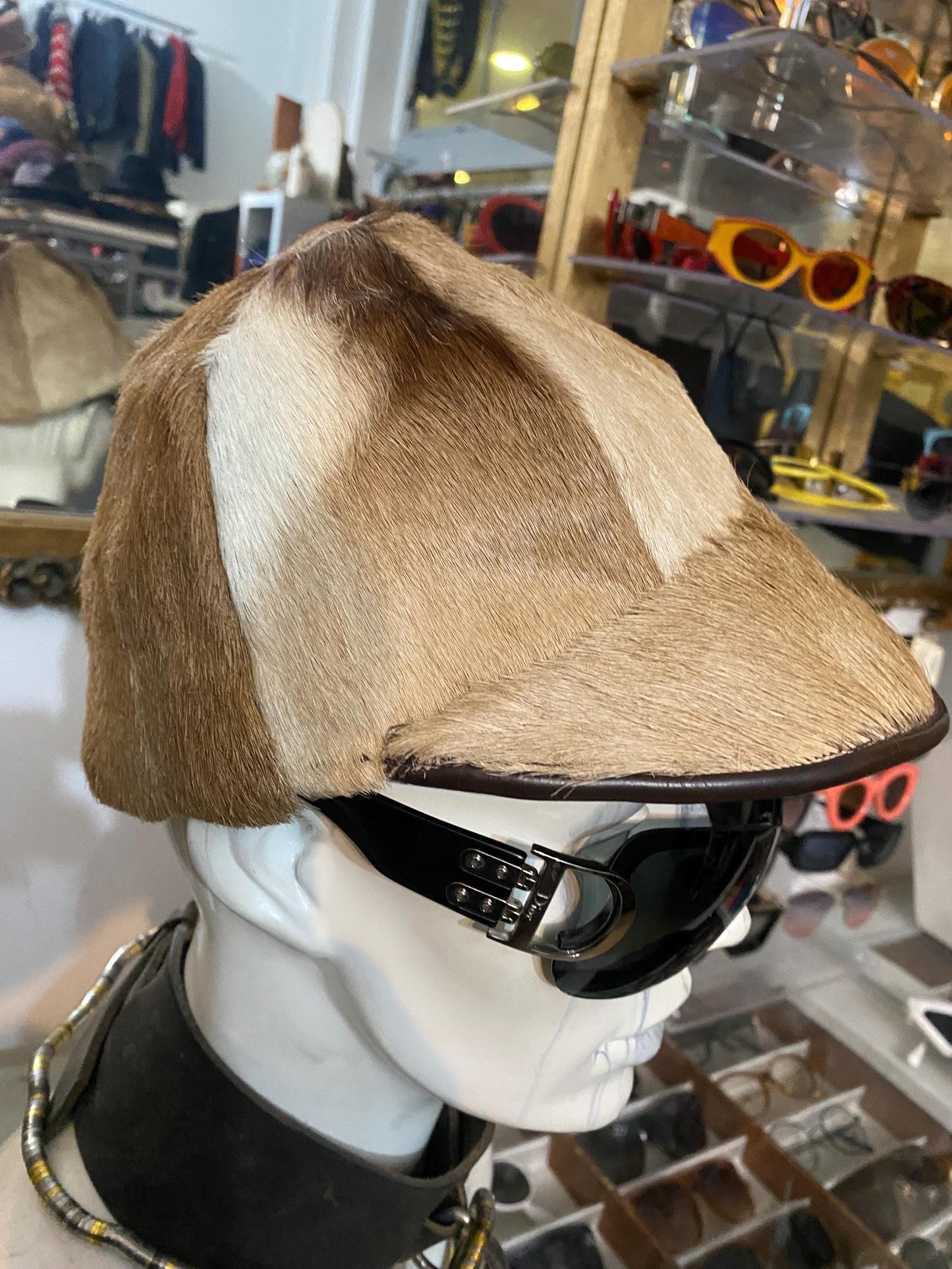 Beige fur & leather artisanal cap in a cute baseball - biker style, sz L- 58 cm never worn