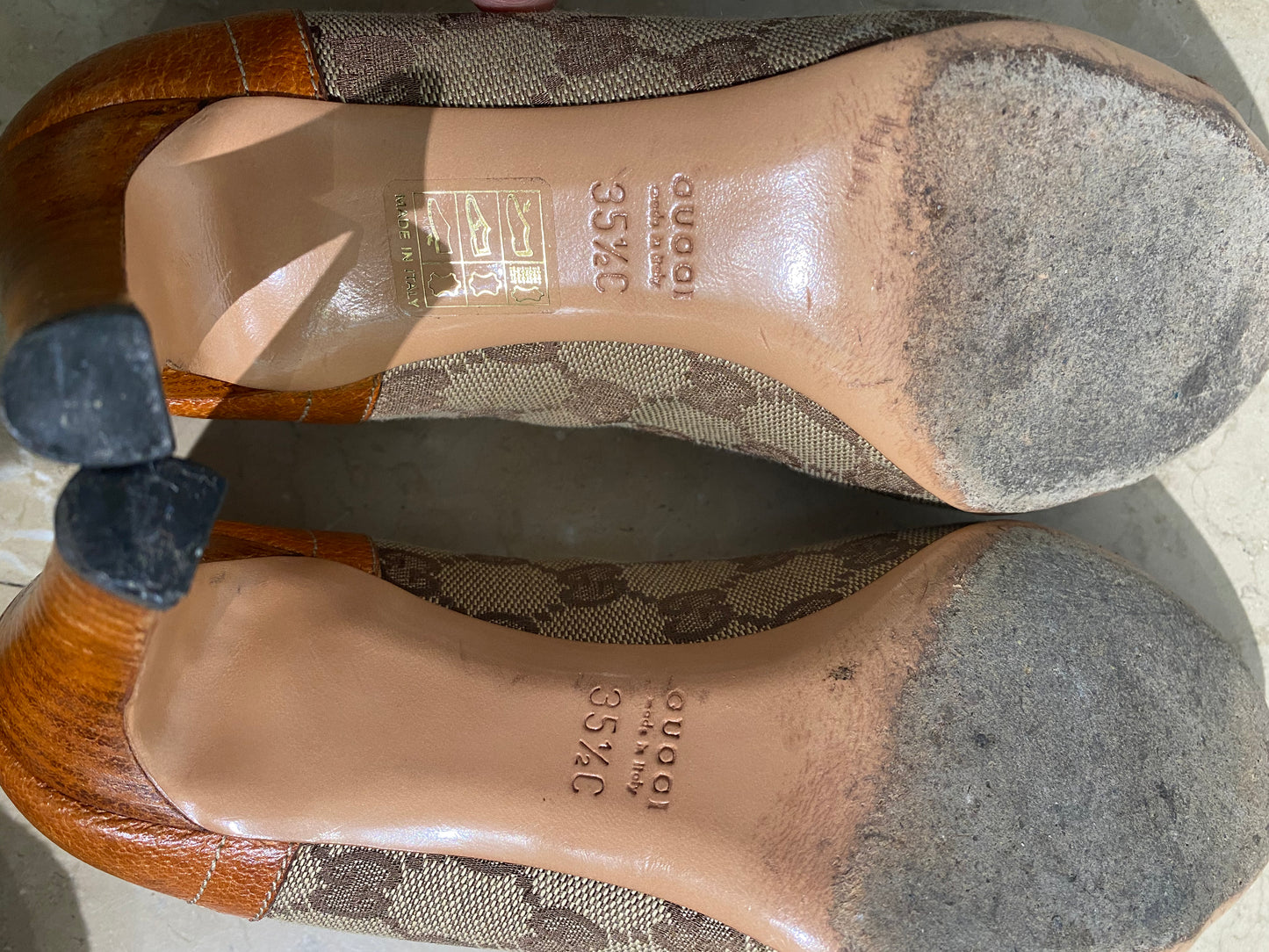 Gucci monogram decolletè shoes sz 35,5 , mint condition