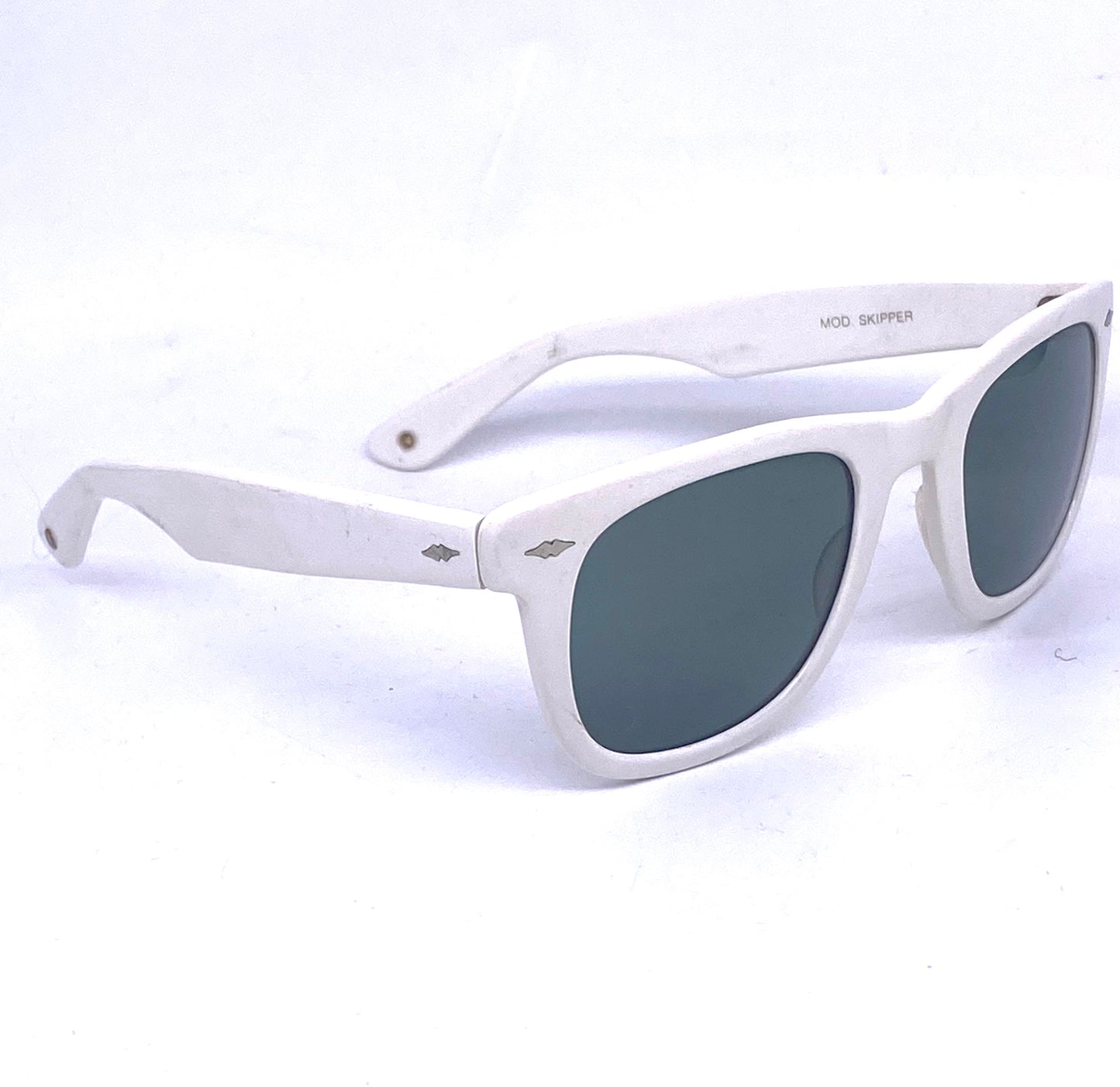Look mod. Skipper white wayfarer style sunglasses hand made in Italy, 80s NOS