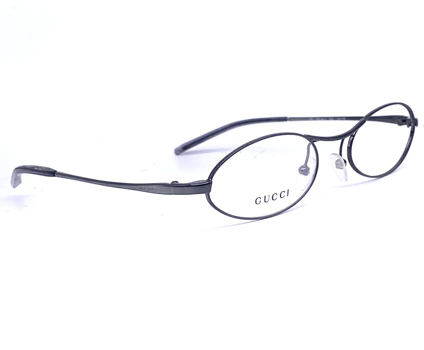 Gucci GG2671 classy oval titanium eyeglasses frames made in Italy, early 2k NOS