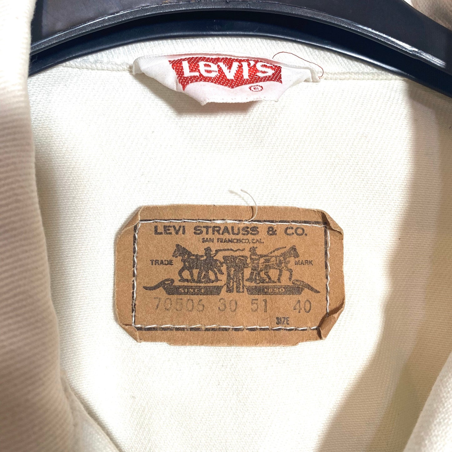 Levi’s white denim trucker jacket hand painted with zebra animalier pattern, minty and unique