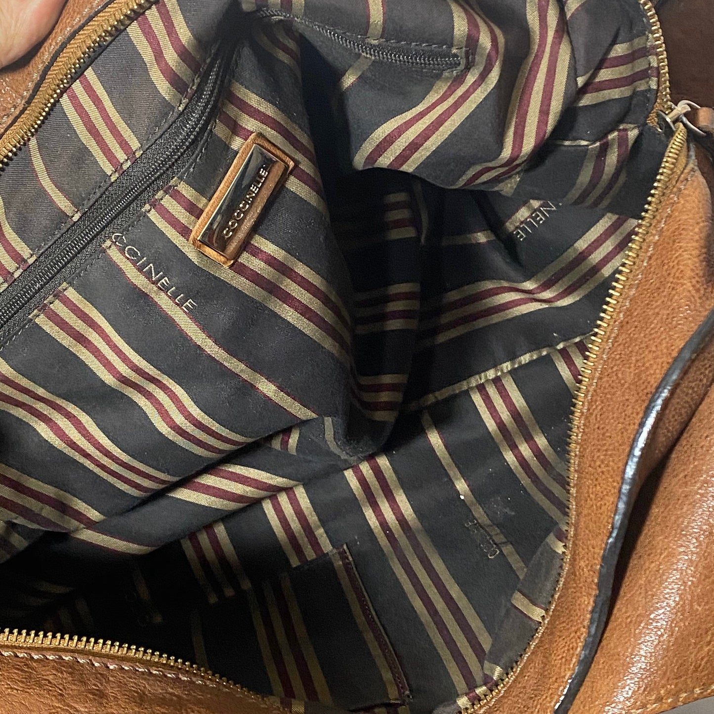 Coccinelle 90s, brown cuir bag with golden metal clasp and details,made in Italy Mint