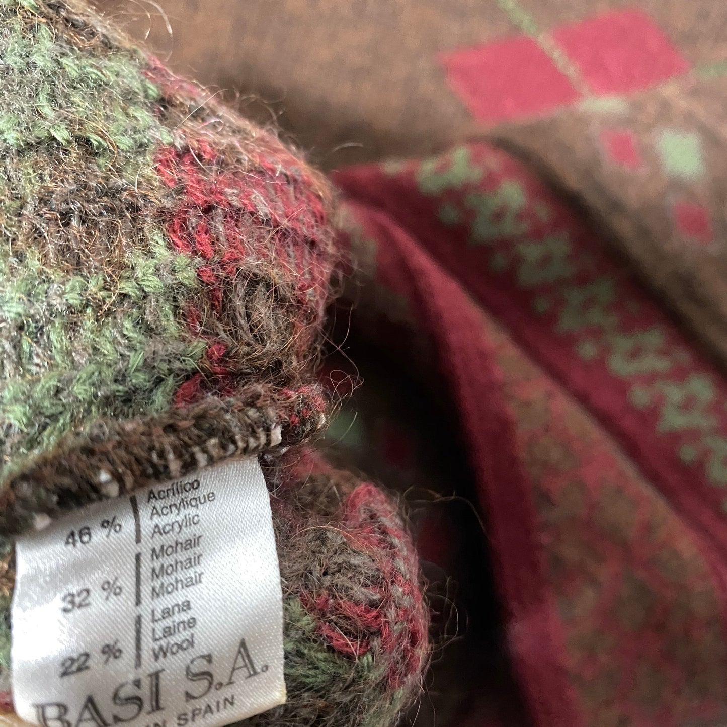 Lacoste vintage brown / burgundy geometrical motif mohair / wool pullover, mint condition.