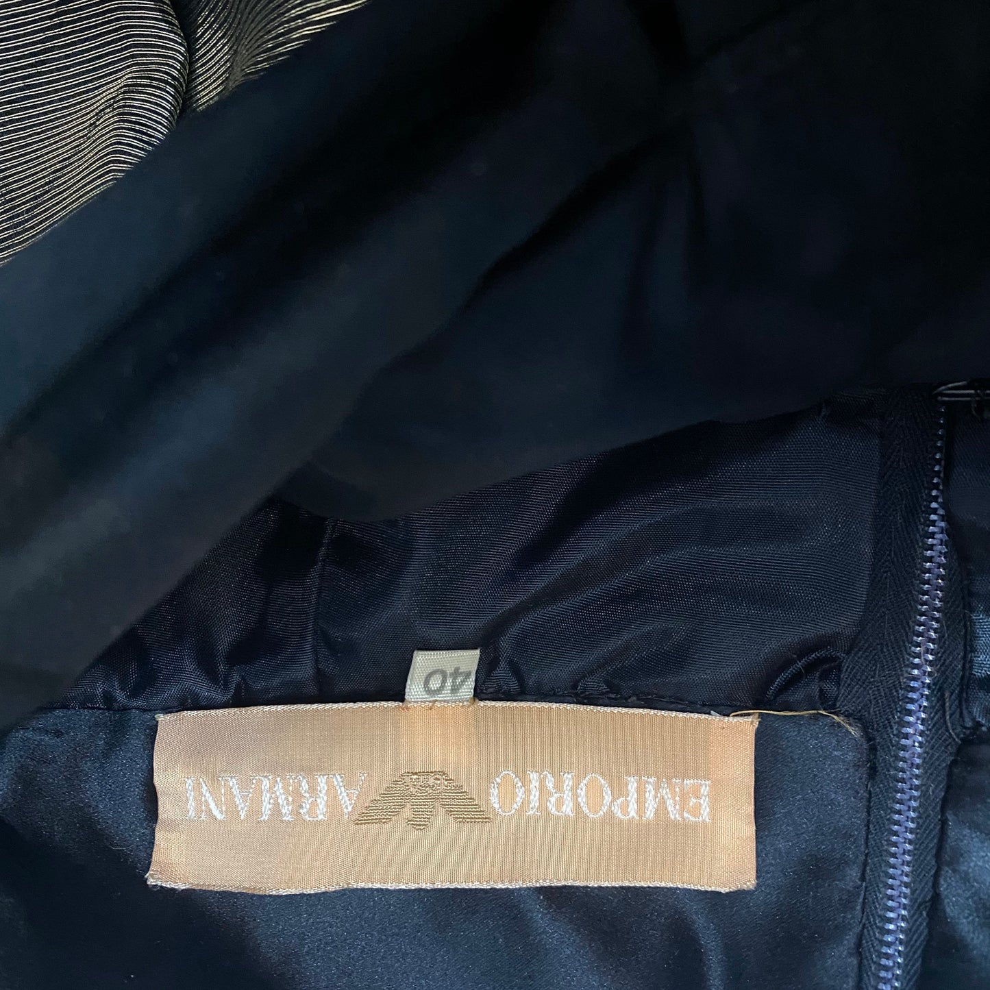 Emporio Armani 80s shiny and elegant gold / black skirt, made in Italy mint condition.
