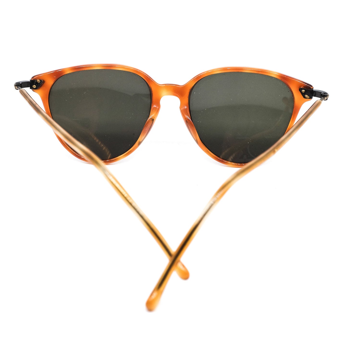 Vintage wayfarer sunglasses with rim in brown tortoise acetate and slim temples, 1980s NOS. with 2 lenses colour options.