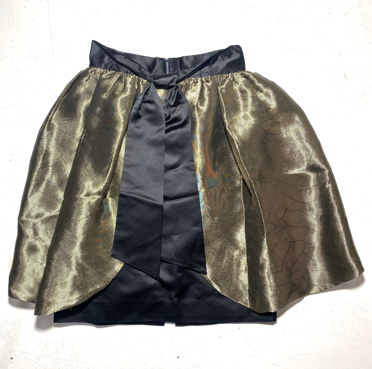Emporio Armani 80s shiny and elegant gold / black skirt, made in Italy mint condition.