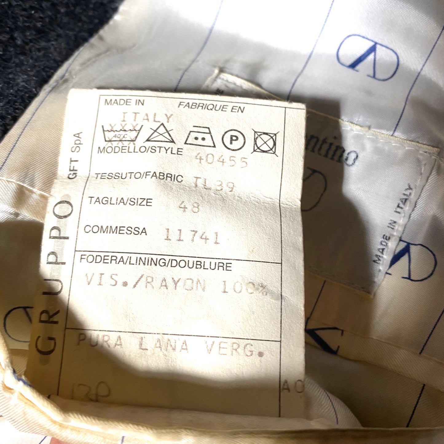 Valentino Uomo Grey herringbone pure new wool winter blazer with carved bone buttons, sz 50, mint