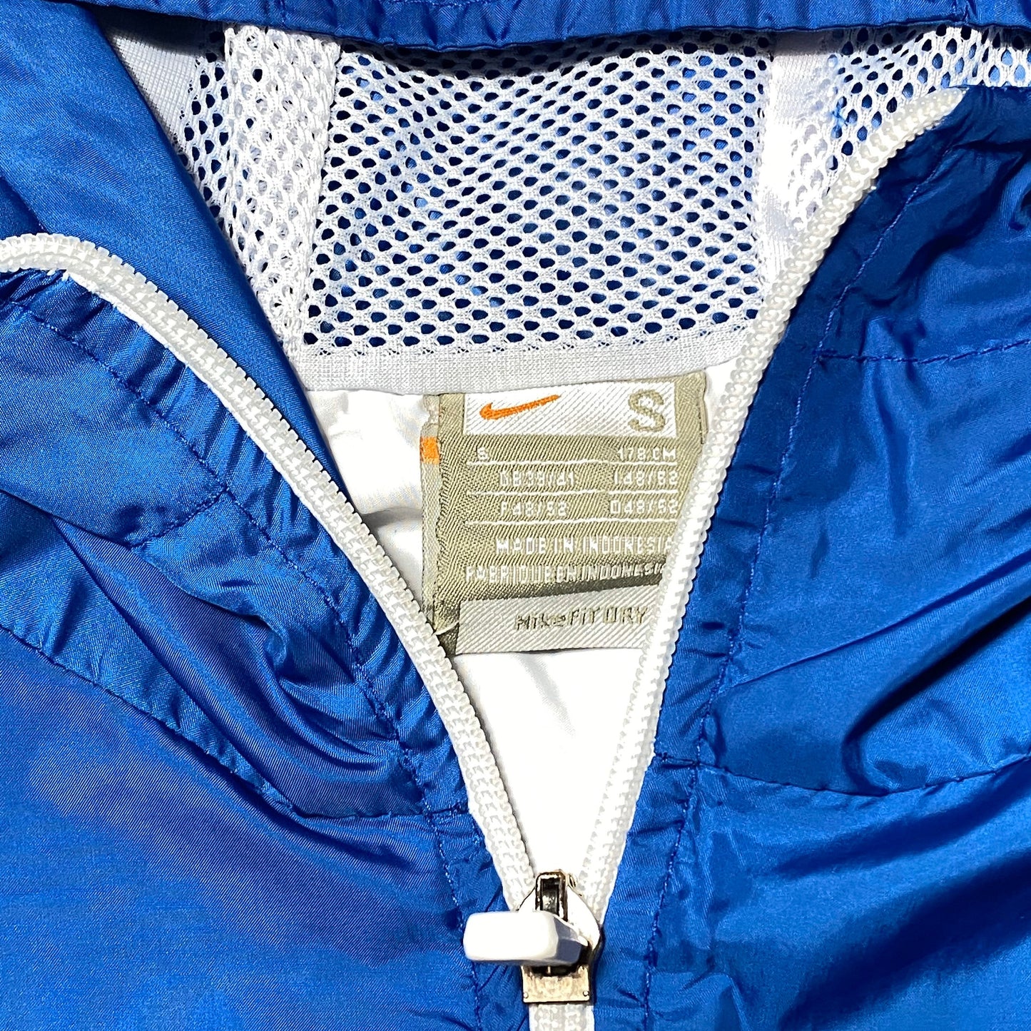 Nike 90s hooded white/blue nylon windbreaker, perfect conditon