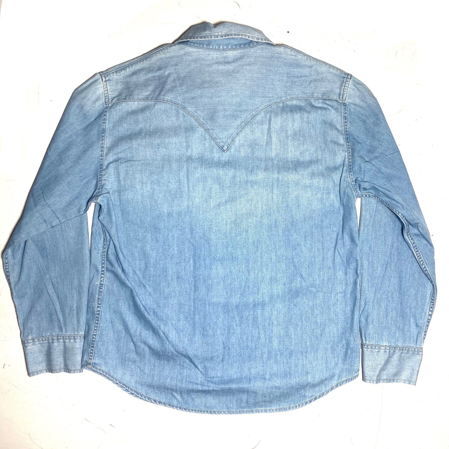 Levi’s red tab light blue denim shirt sz XL perfect condition.