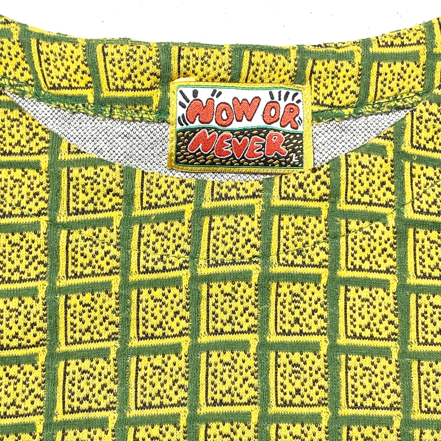 NowOrNever cool abstract Afro-Jamaican colors jacquard long sleeved t shirt, 90s mint condition