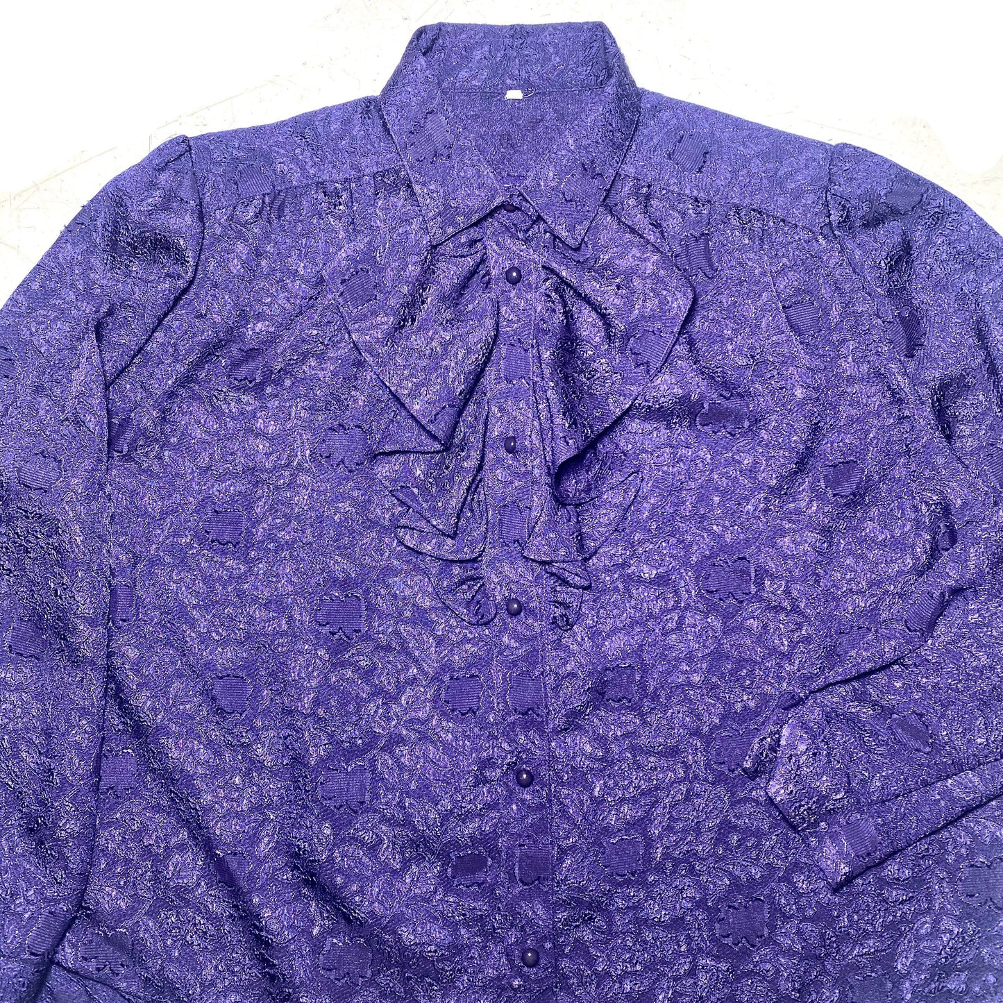 Purple baroque floral laces allover jabot blouse made in Italy in the 70s, perfect condition