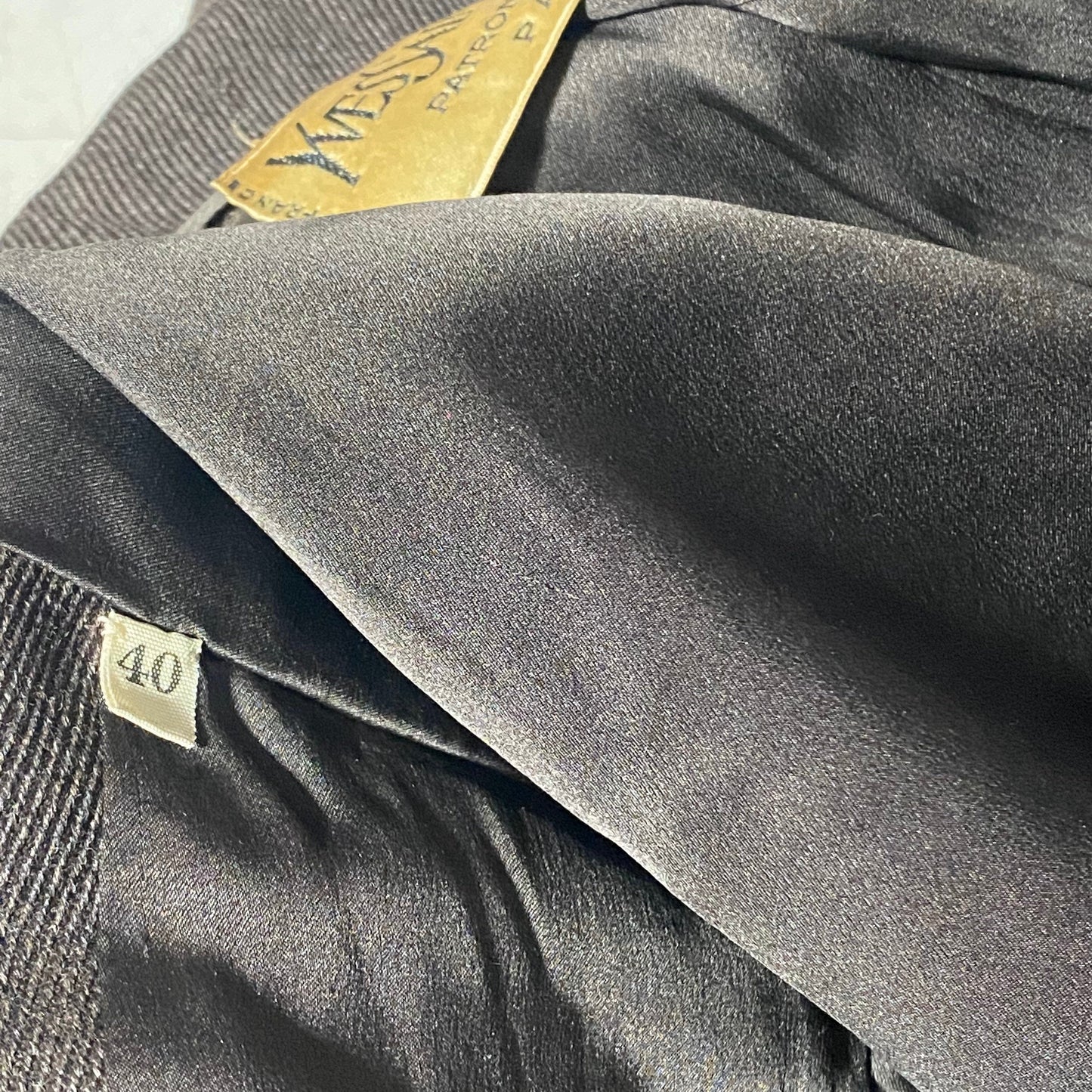 Yves Saint Laurent Grey wool two pcs blazer / skirt suit sz 40, mint condition