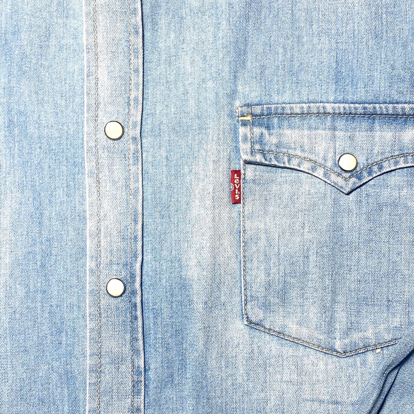 Levi’s red tab light blue denim shirt sz XL perfect condition.
