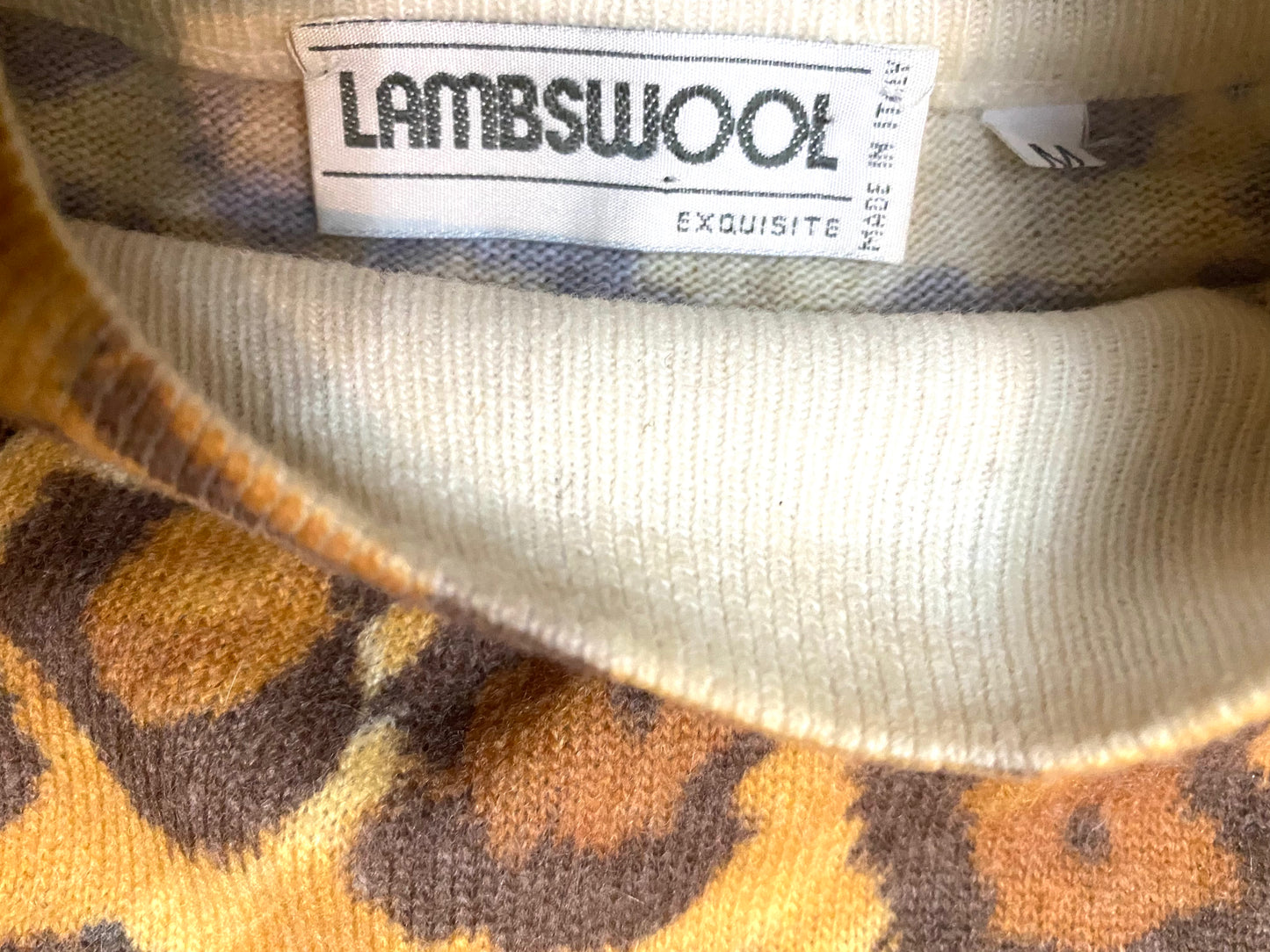 Lambswool cute leopard allover turtleneck pull, 80s Italy, Mint
