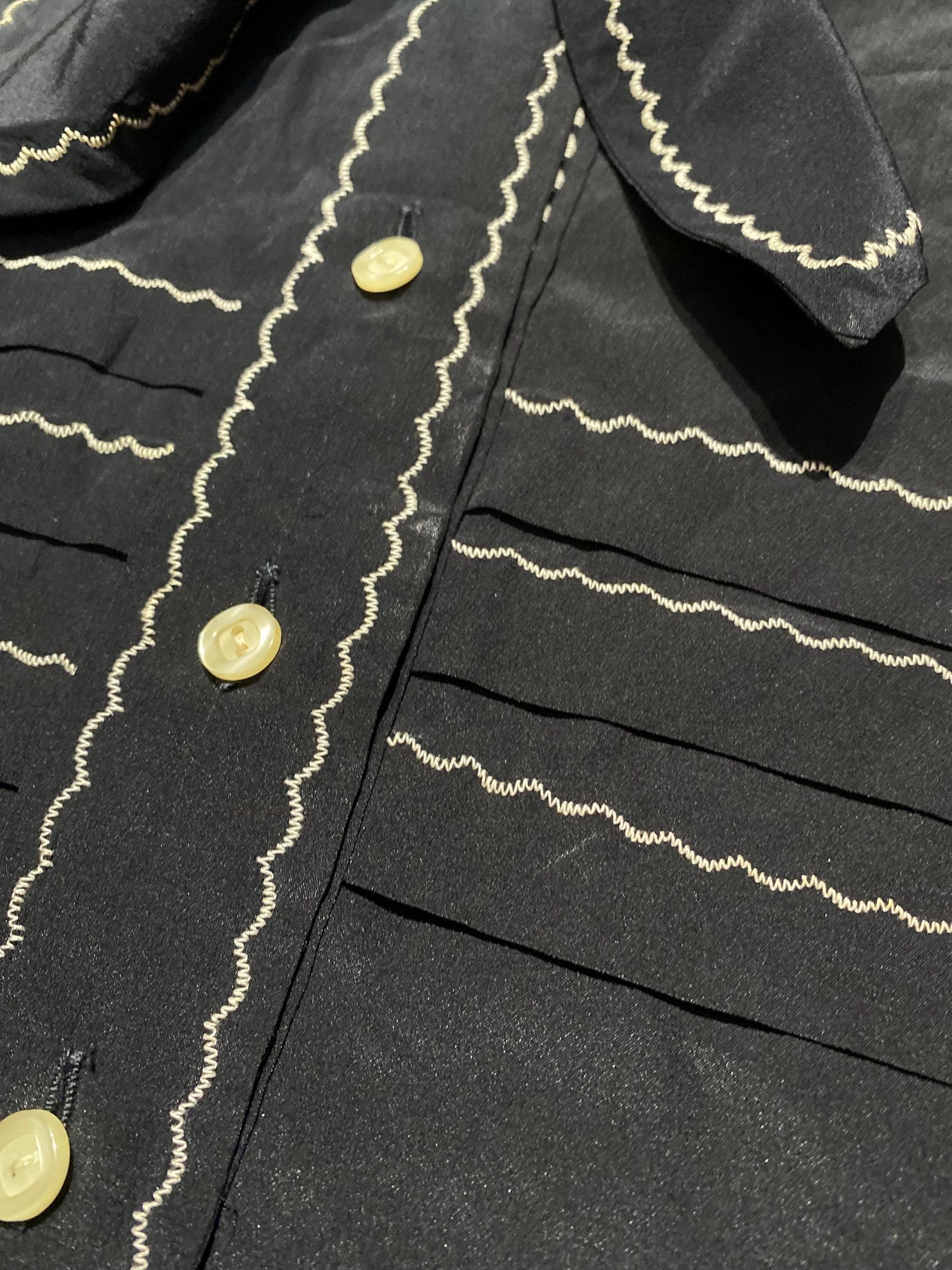 1950s tailor made black silk pin-up blouse w pleats, embroidered details and bow collar, perfect condition