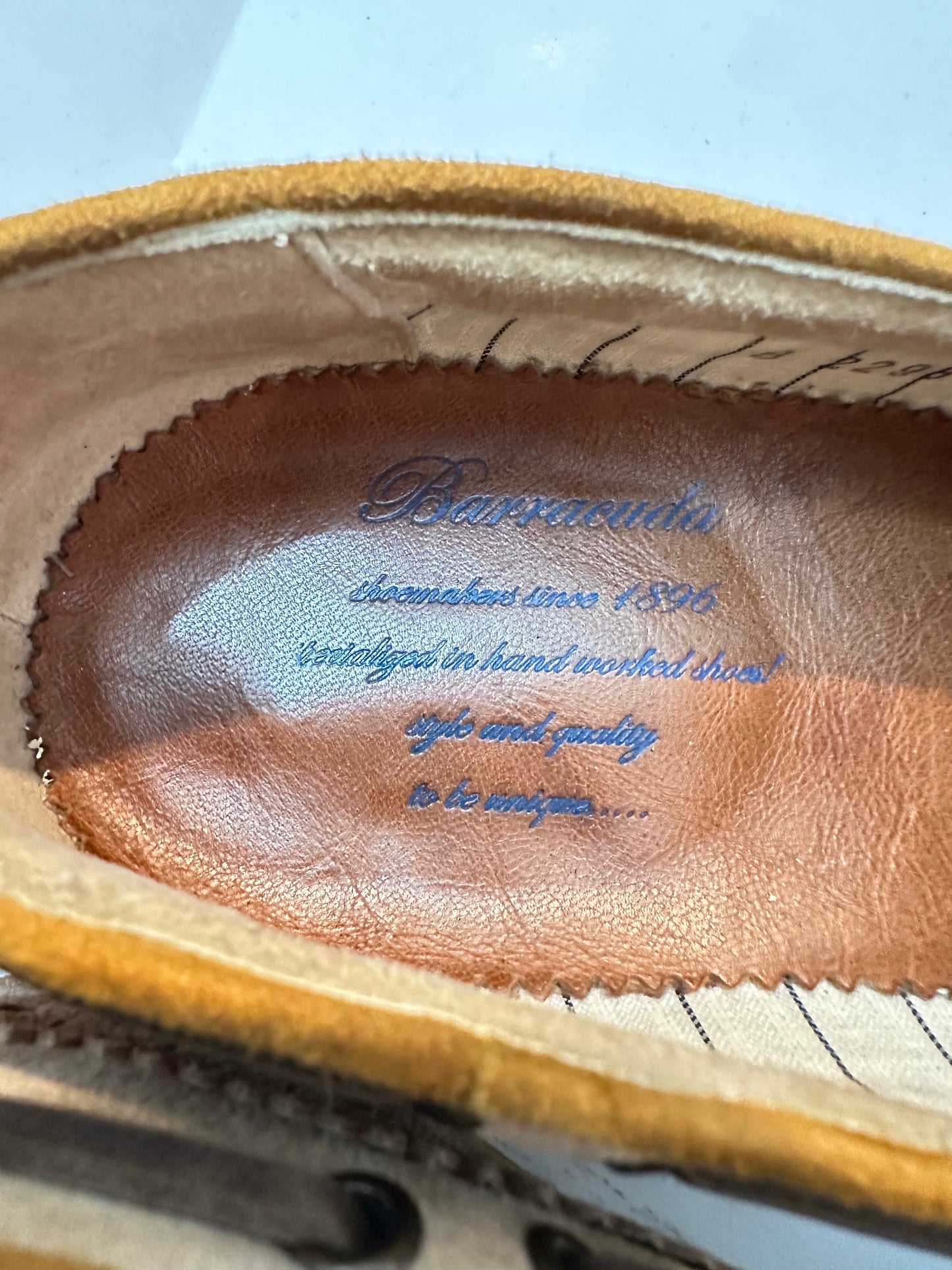 Barracuda wing tip suede brogues, bicolor brown tones leather, matching light rubber sole, sz 41 mint