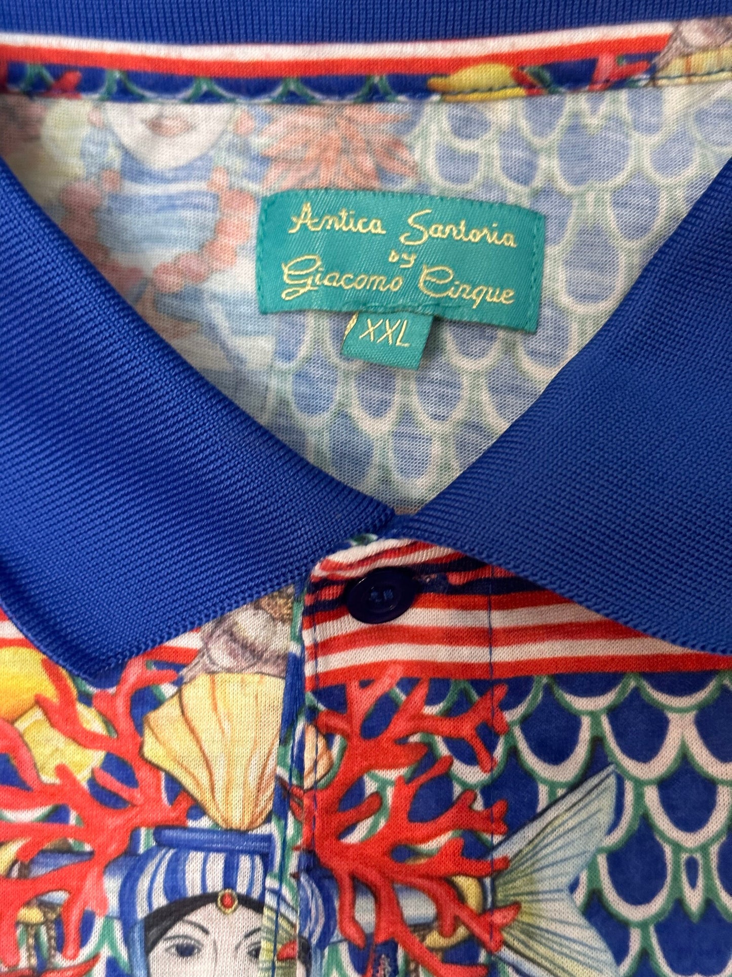 Antique Atelier G.Cinque cotton polo shirt with Sicilian moor’s head allover a blue scales red stripes base, XXL