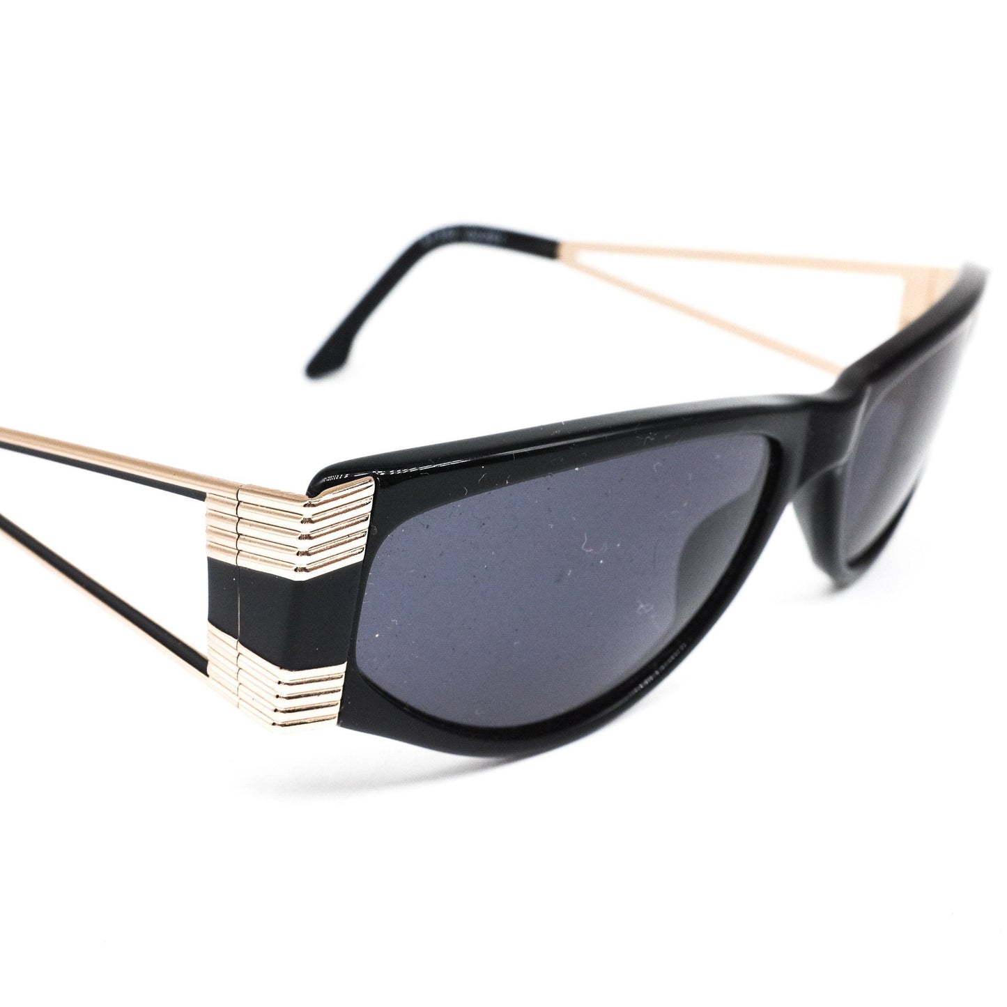 Alberta Ferretti teardrop shaped cat eye sunglasses  with cut off temples design 80s Italy