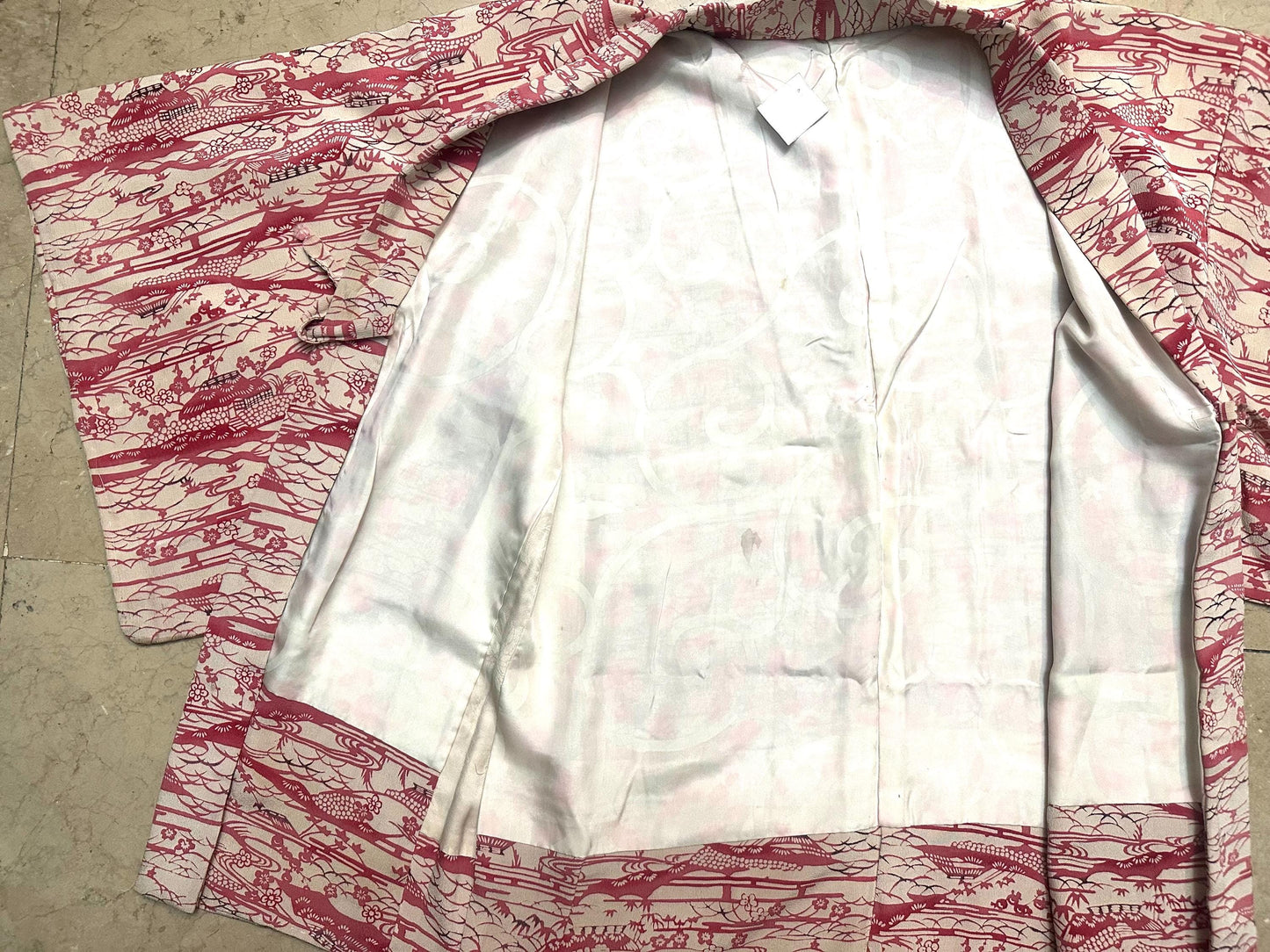 Traditional Japanese cream color kimono w iconic red tones print,  pure silk, 1950s circa, great cond.