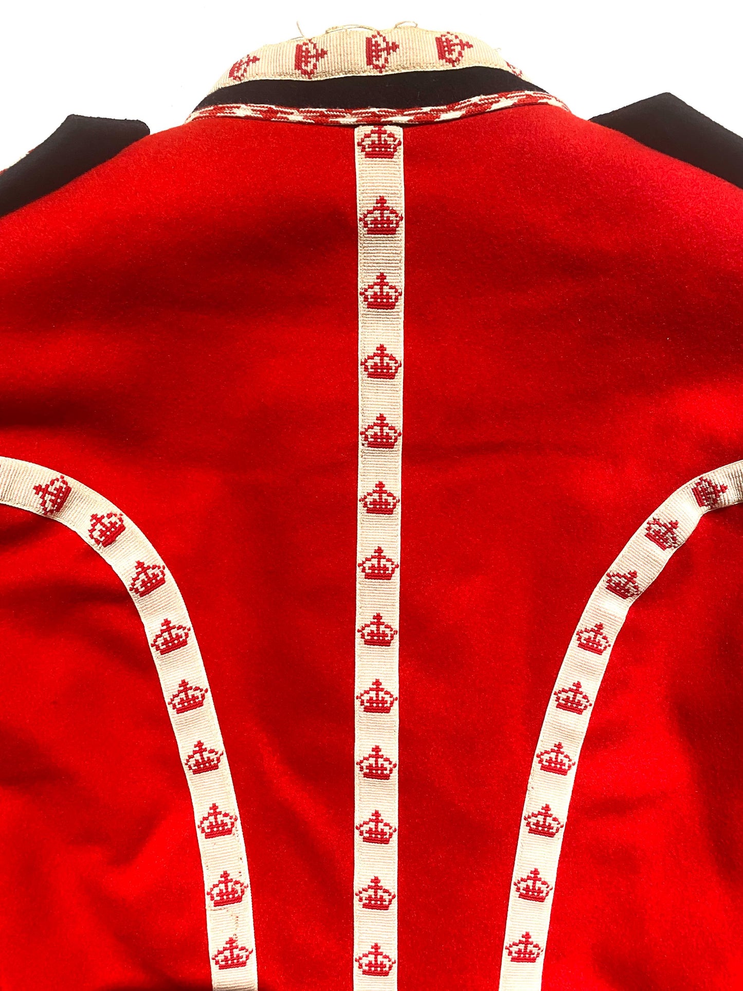 Royal Guards red parade drummers tunic in great condition, w division patch & shoulder adornements, sz L man