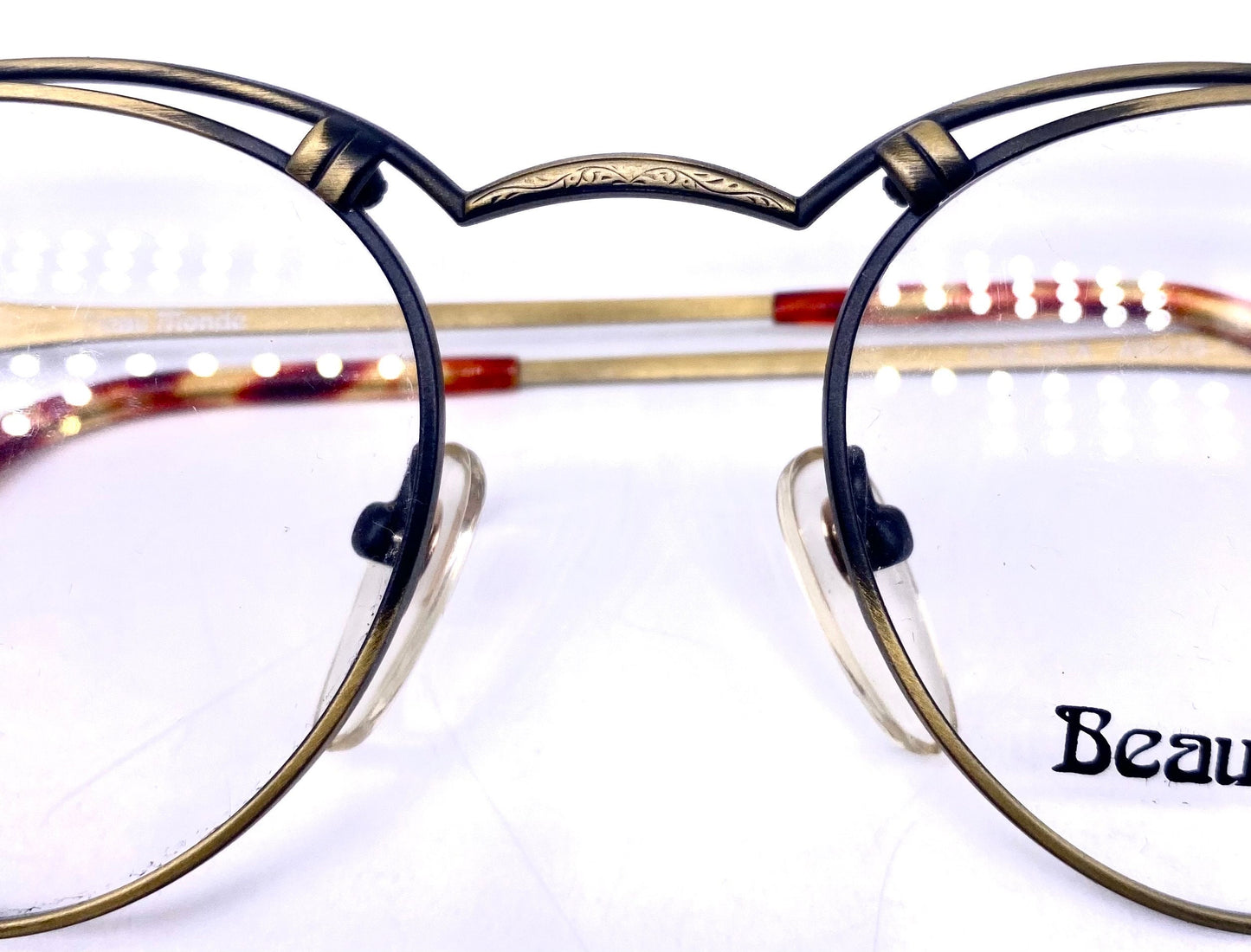 Beau Monde Chelsea luxury round-pantos eyeglasses frames in antiqued brass w- decó style carvings, NoS 80s Japan