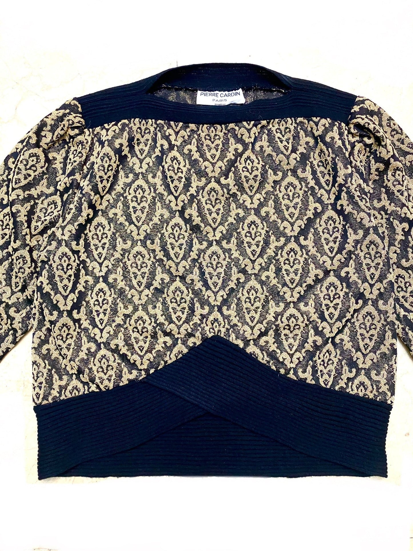 Top Pierre Cardin con scollo a barchetta in maglia di lana damascata nera/oro, menta