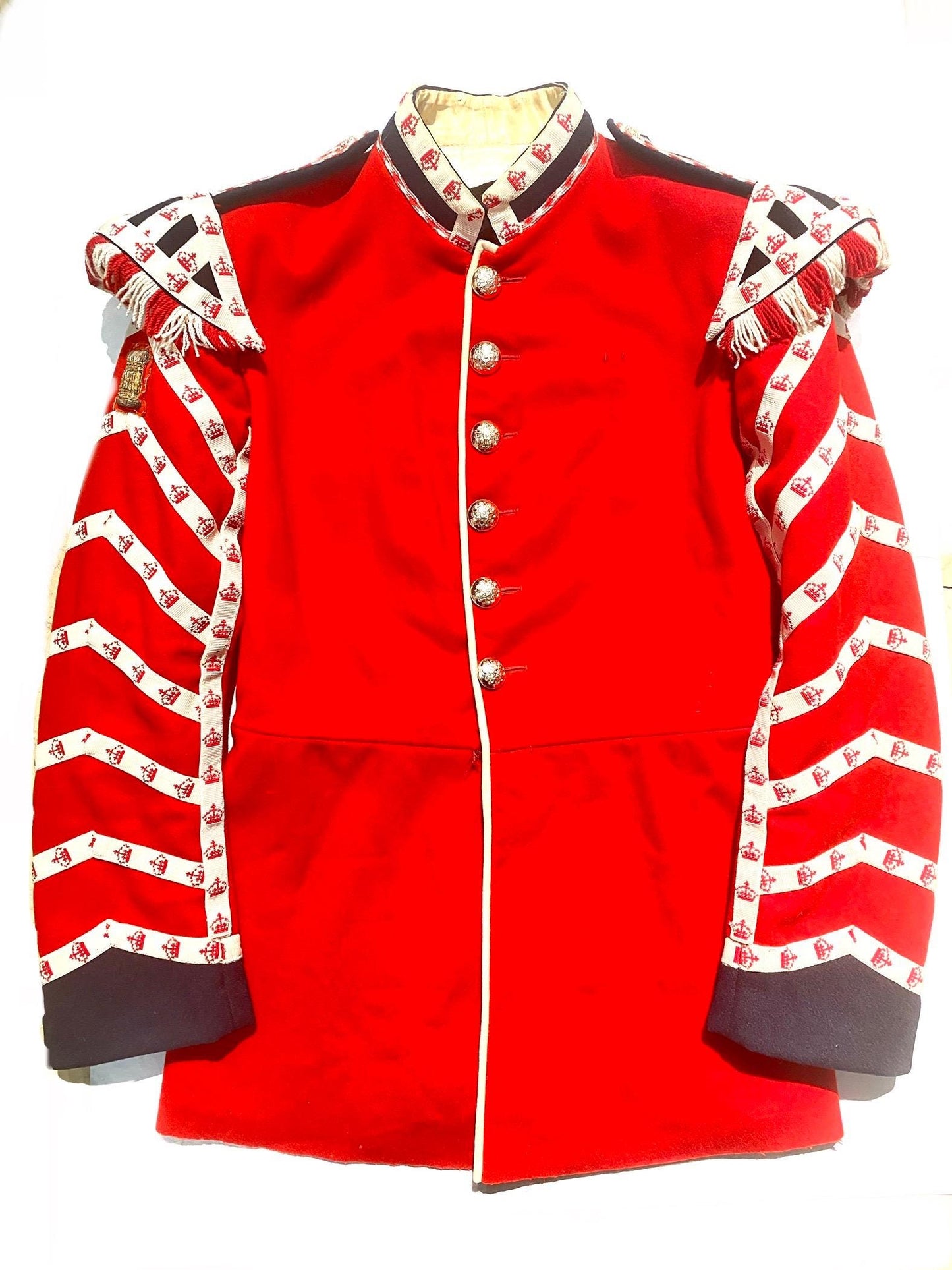 Royal Guards red parade drummers tunic in great condition, w division patch & shoulder adornements, sz L man