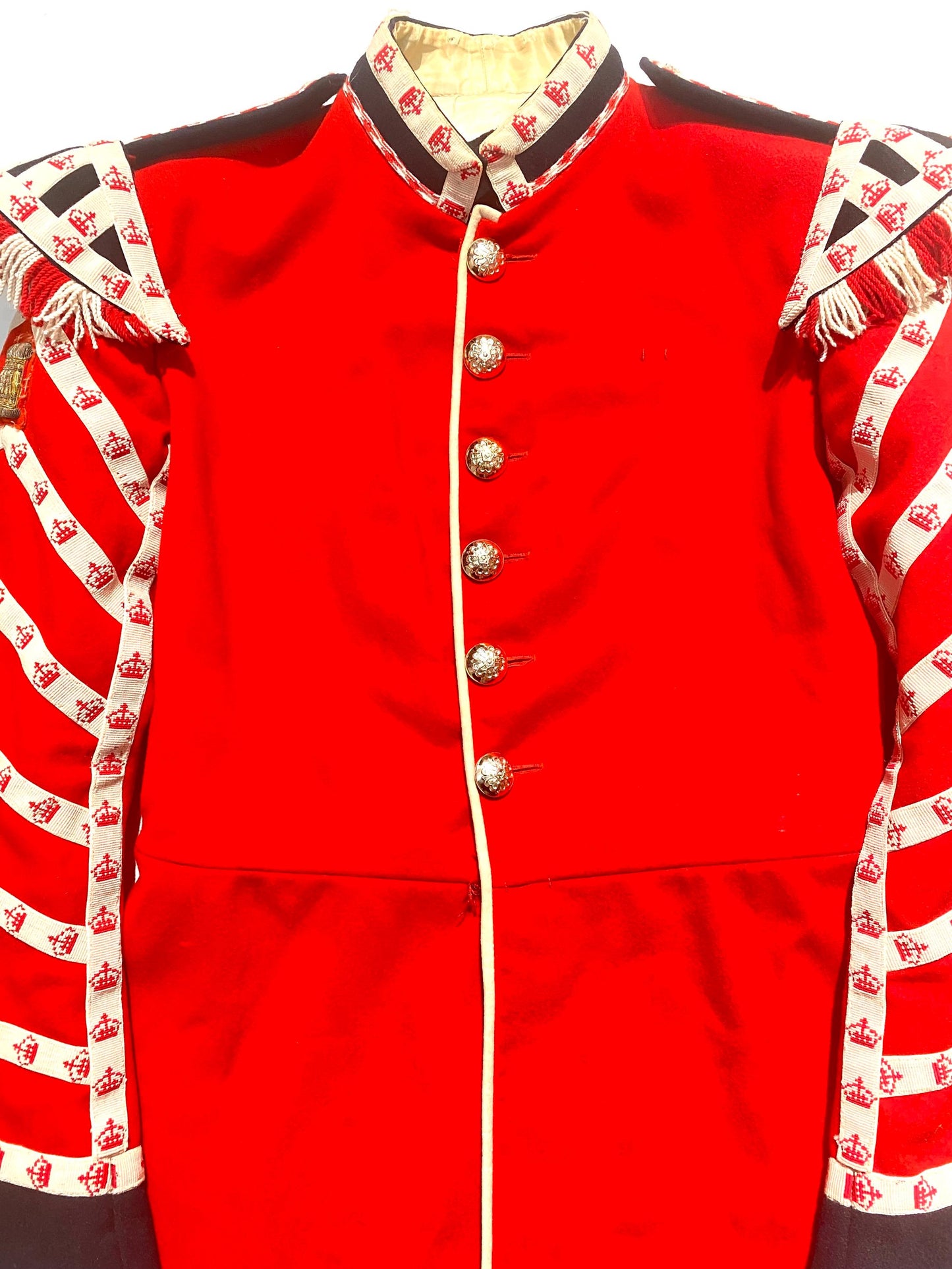 Royal Guards red parade drummers tunic in great condition, w division patch & shoulder adornements, sz L man