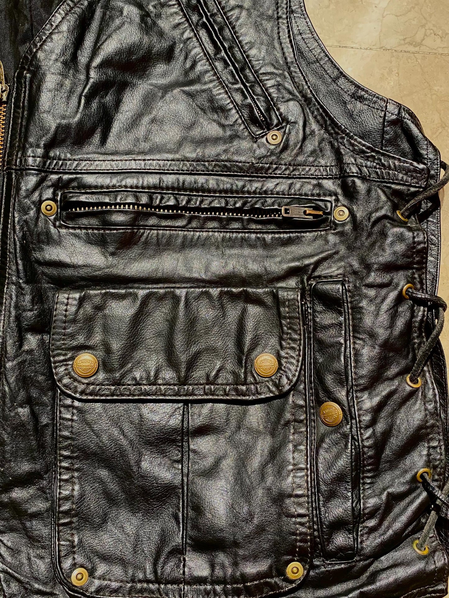 Harley Davidson black leather utility biker vest w 6 pockets 1980z ca made in USA, XL as New!