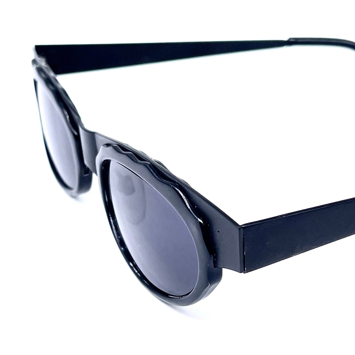Incognito avant garde total black cateye sunglasses w- unusual wavy oval rims, nos 80s
