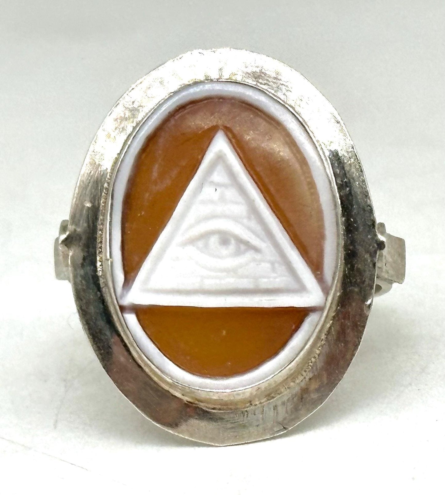 All Seeing Eye - Annuit Coeptis 925 silver cameo ring, fine Italian jewelry in real shell/coral, NOS 60s