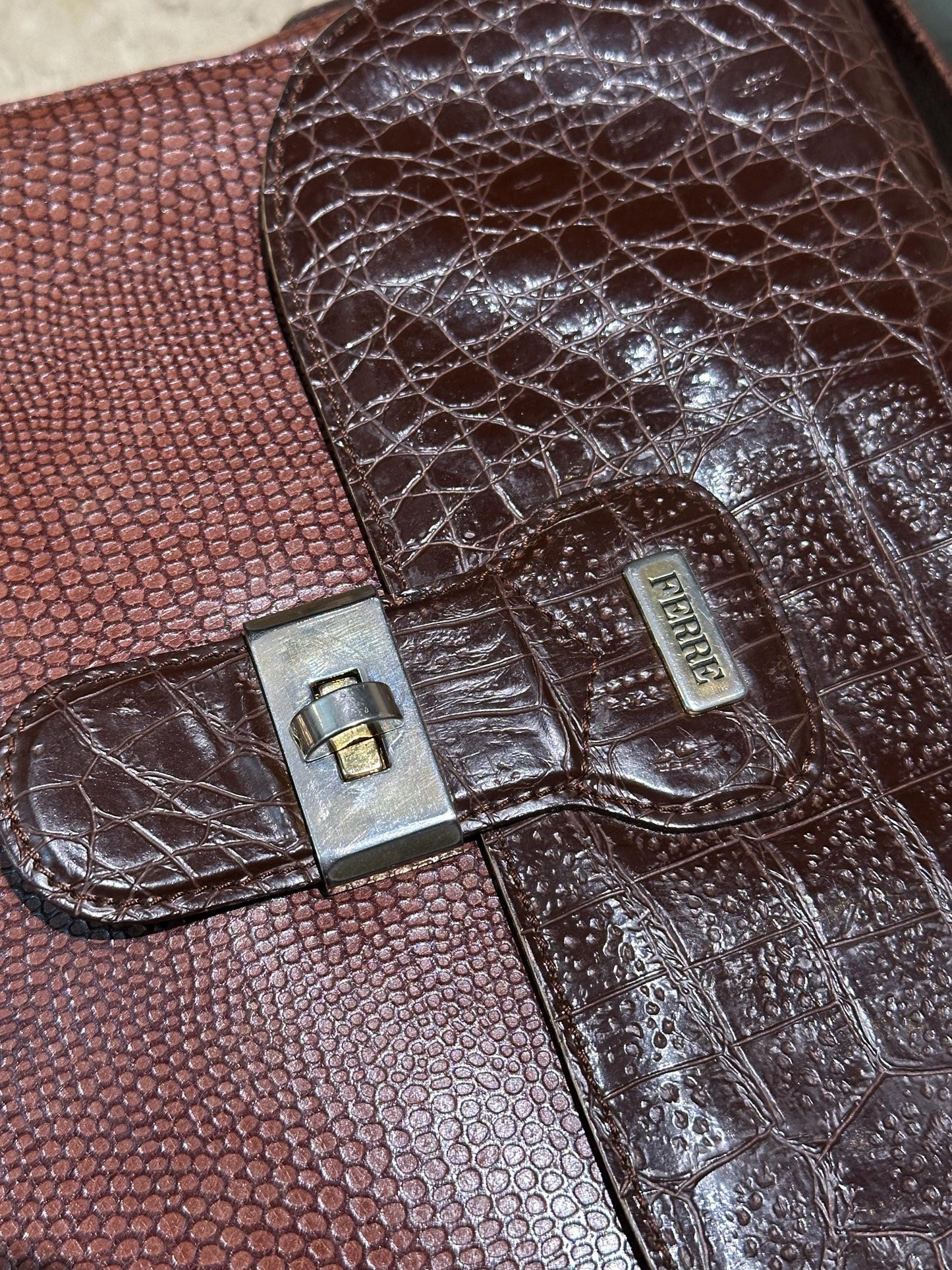 Gianfranco Ferré 90s brown leather alligator print leather crossbody bag W golden hardware, mint