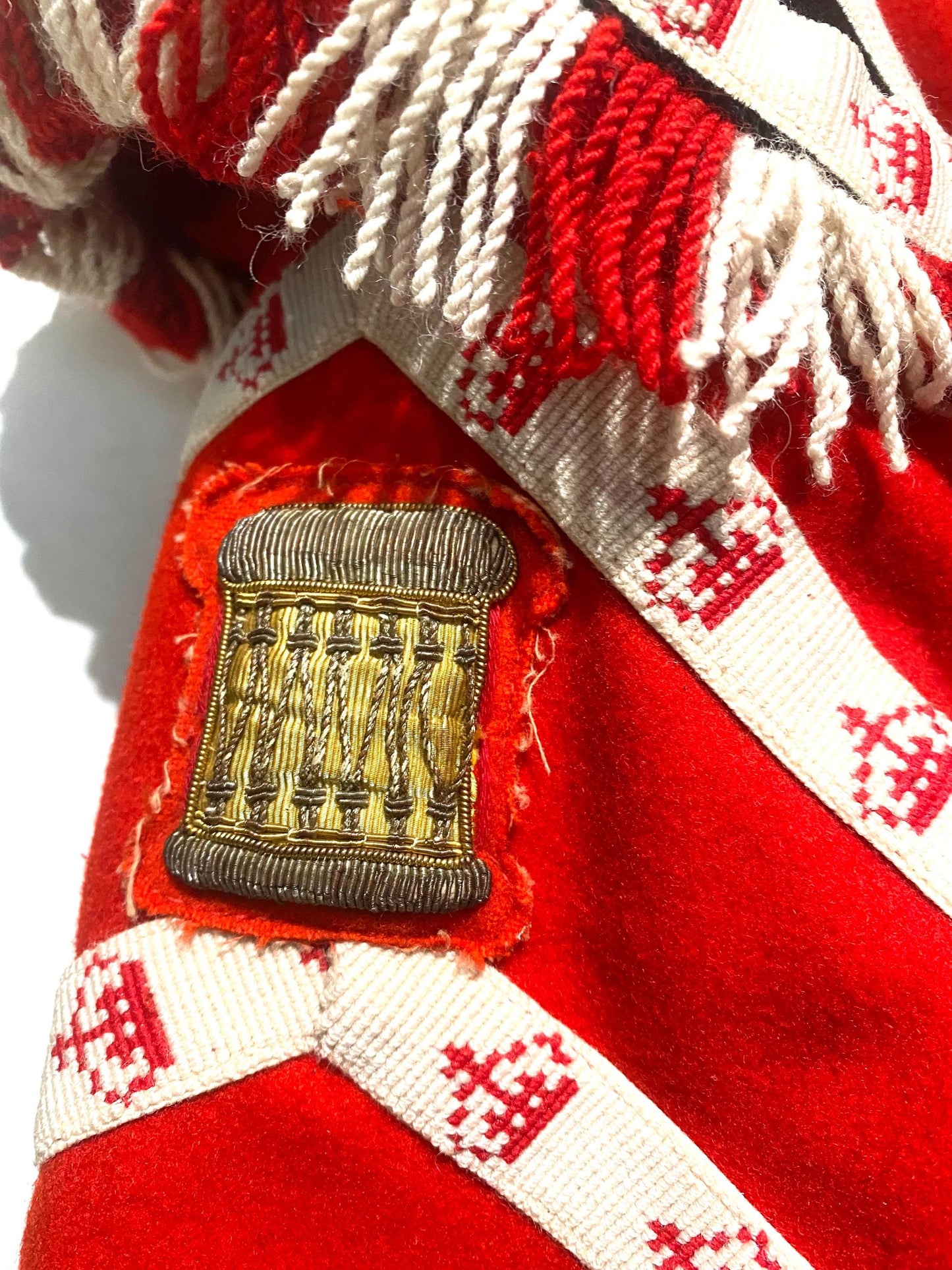 Royal Guards red parade drummers tunic in great condition, w division patch & shoulder adornements, sz L man