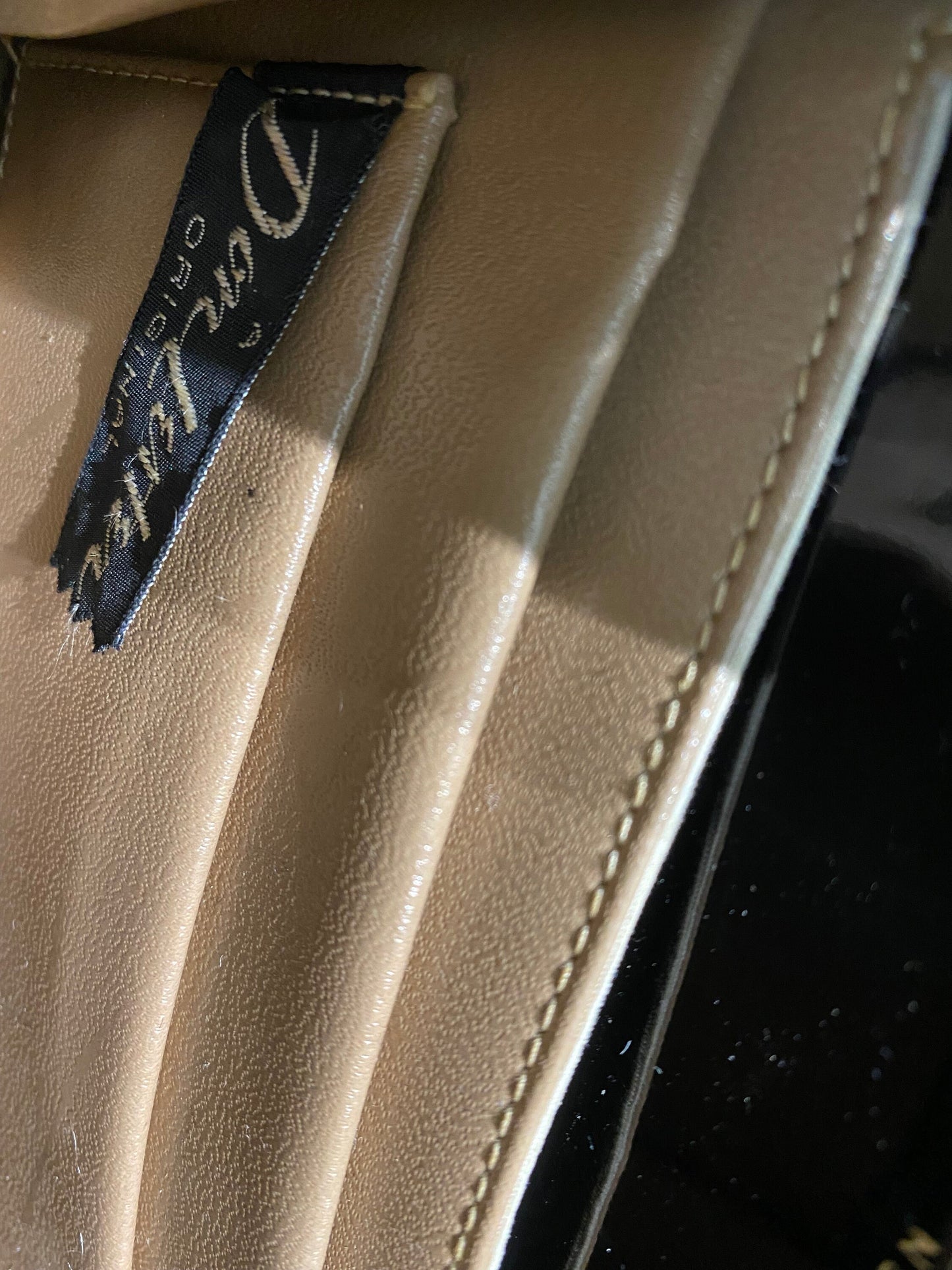 Lester Bag NY 50s black patent bag w sculpted brass closure and black/gold chain, great condition, gorgeous