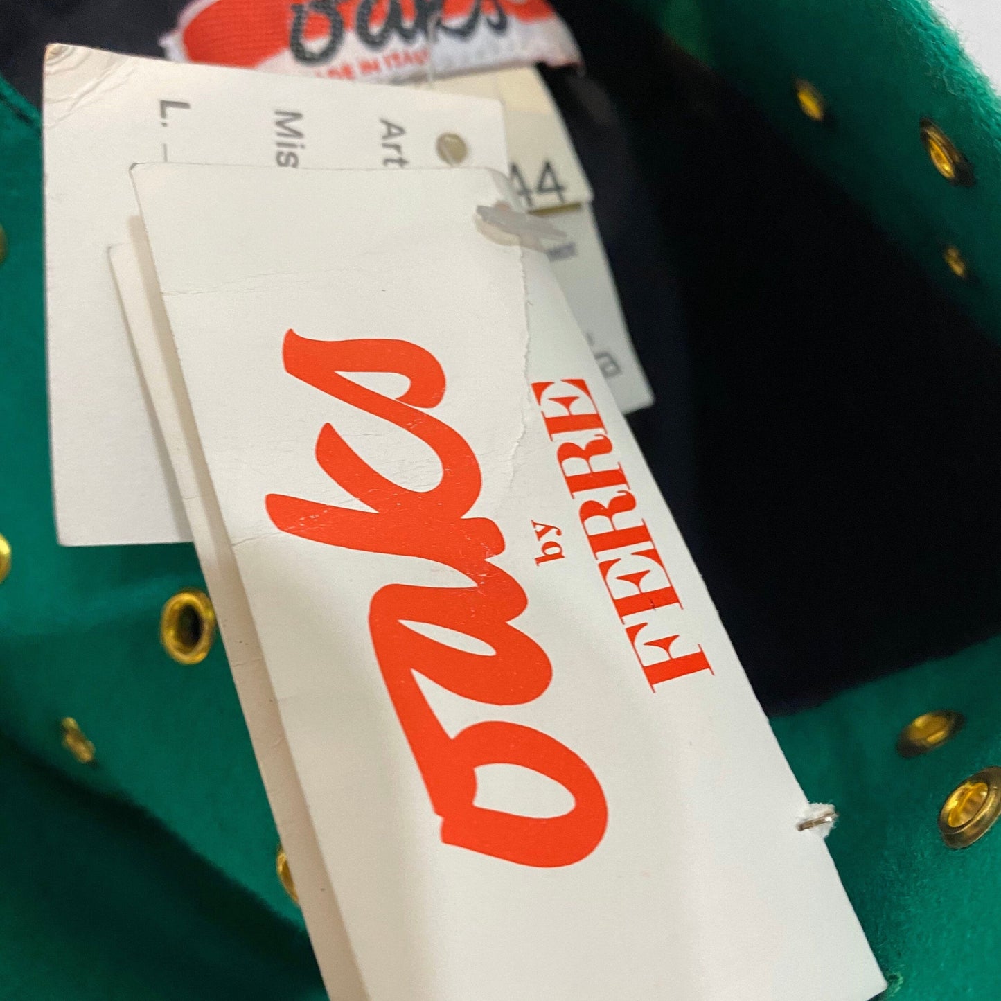 Ferrè Oaks vintage green wool skirt with golden cutoff studs and rocking zipper pocket, 90s NOS