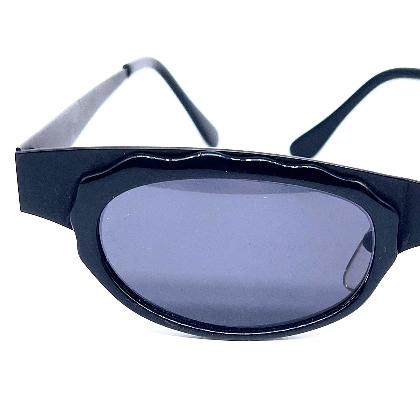 Incognito avant garde total black cateye sunglasses w- unusual wavy oval rims, nos 80s