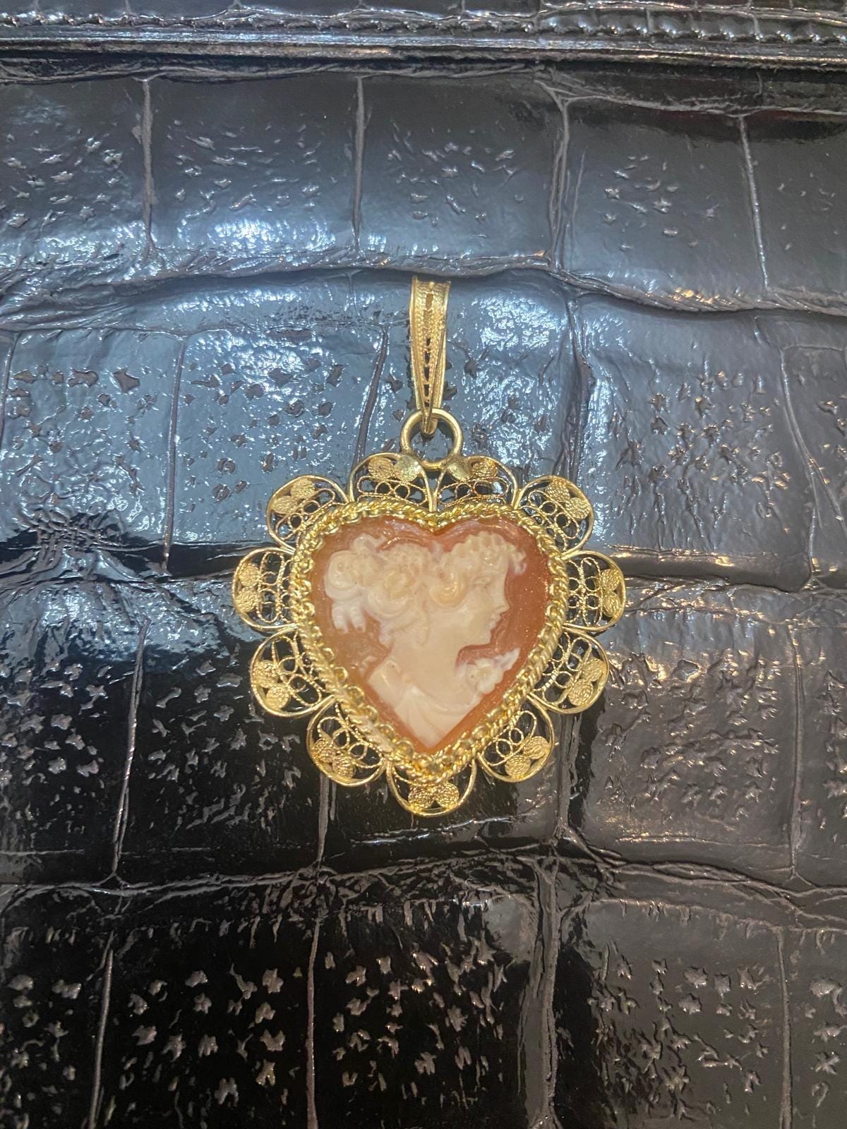 Heart shaped 925 silver/ Gild plated filigree pendant w Victorian portrait in real coral/Shell, 1930s Ca NEW