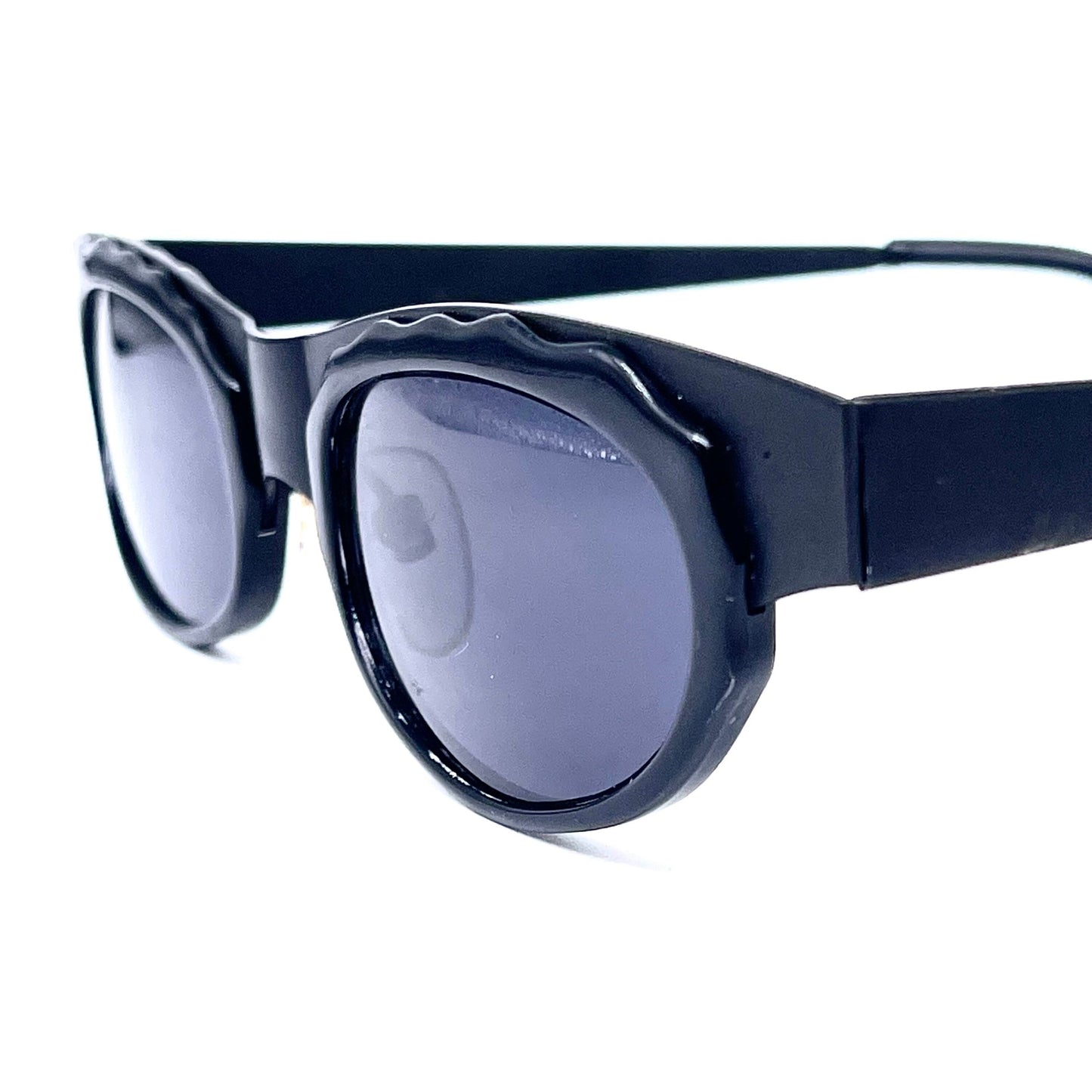 Incognito avant garde total black cateye sunglasses w- unusual wavy oval rims, nos 80s