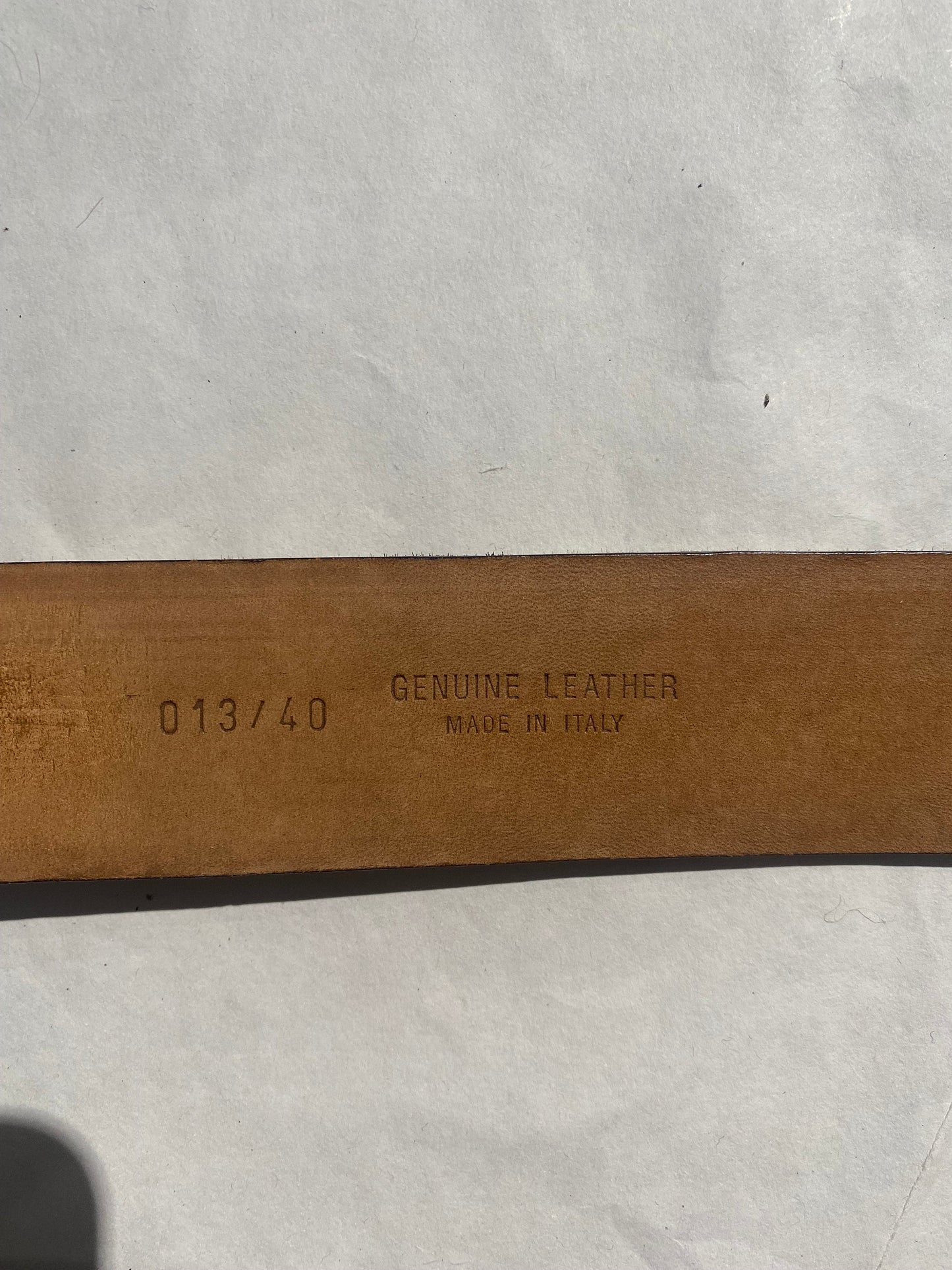 Artisanal animalier b/w cowhide belt w black leather coated buckle, NOS 80s Italy