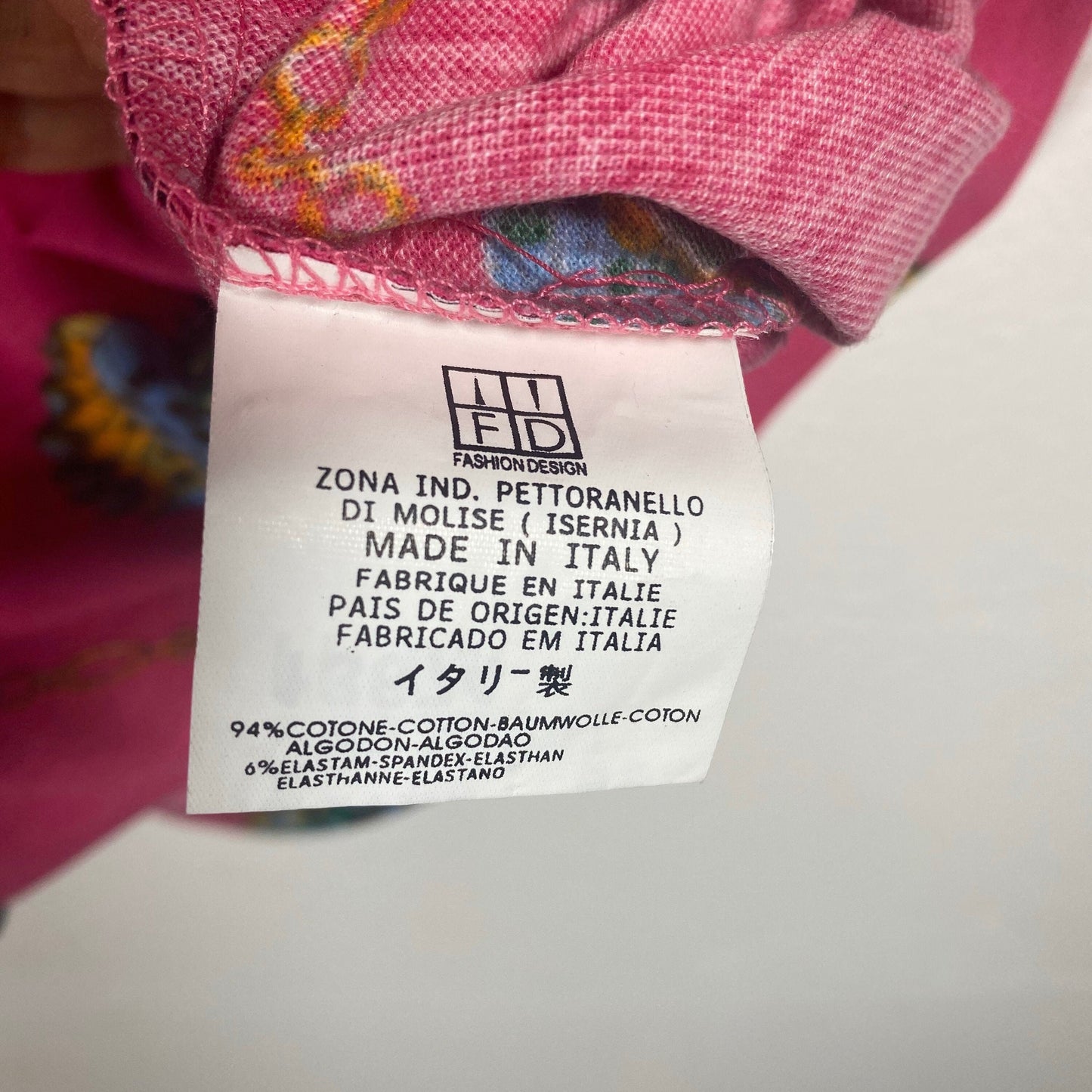 Just Cavalli baroque magenta chains & butterflies crew neck polo shirt size L, in mint condition.