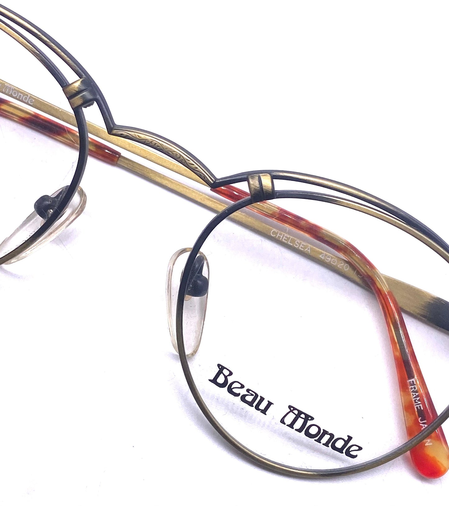 Beau Monde Chelsea luxury round-pantos eyeglasses frames in antiqued brass w- decó style carvings, NoS 80s Japan