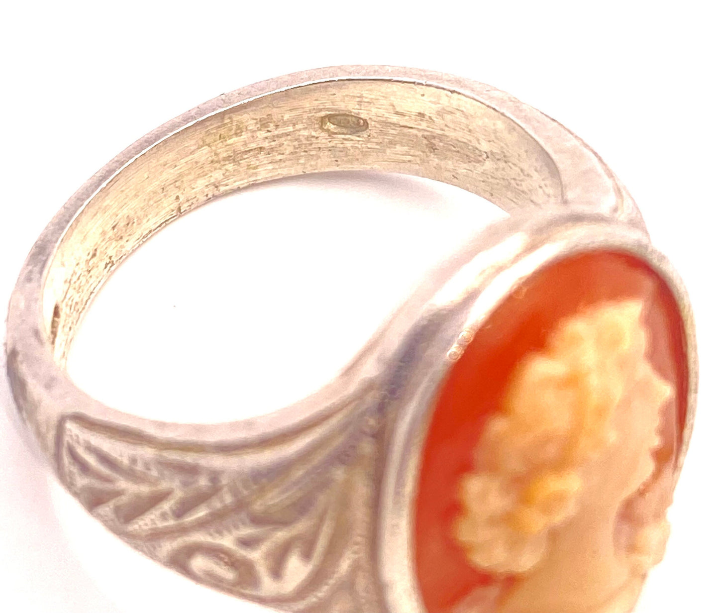 Victorian lady & flowers shell-coral cameo on a classic signet 925 silver decó style ring; classic Italian jewelry NOS 50s