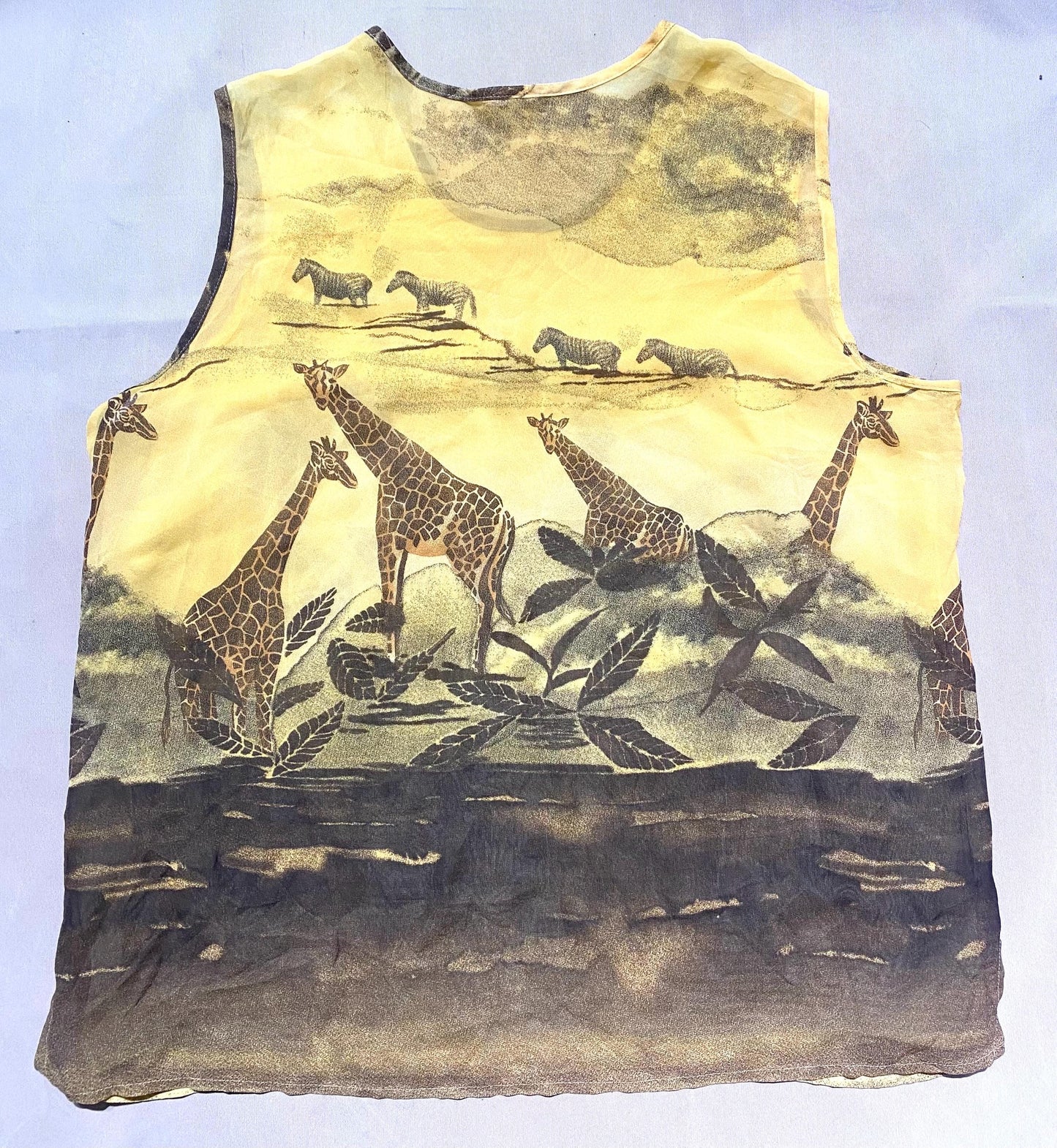 Cool Safari Savana Print tank top w giraffes made in 100% viscose, as new sz L