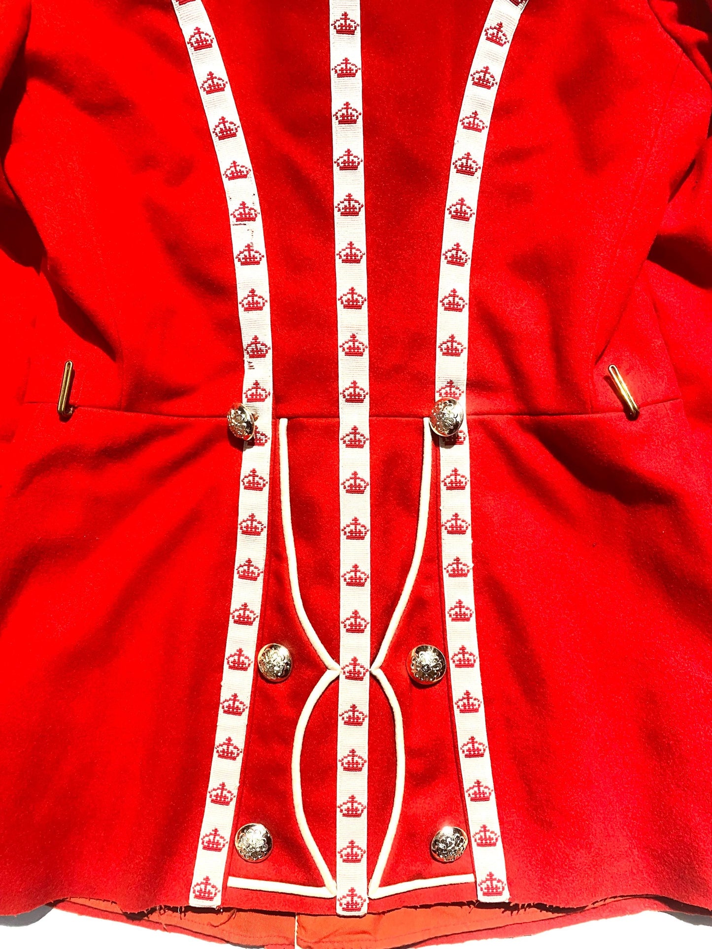 Royal Guards red parade drummers tunic in great condition, w division patch & shoulder adornements, sz L man